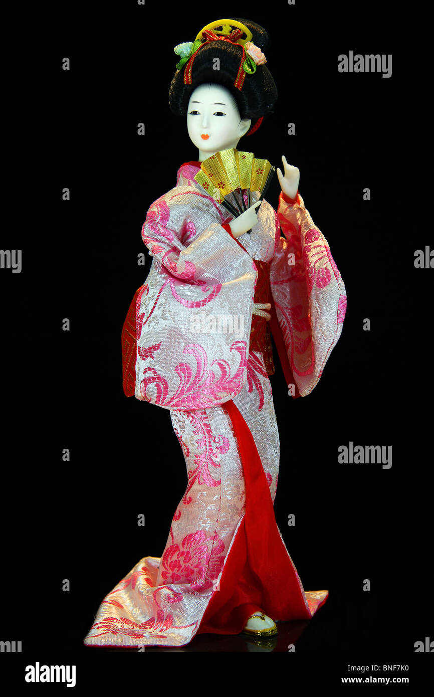 Bellamente vestidos mujer japonesa en kimono Foto de stock