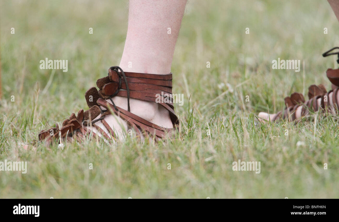 Caligae Caliga (plural) es de suela pesadas botas militares, zapatos o  sandalias que fue usado por legionario romano soldados y auxiliares  Fotografía de stock - Alamy