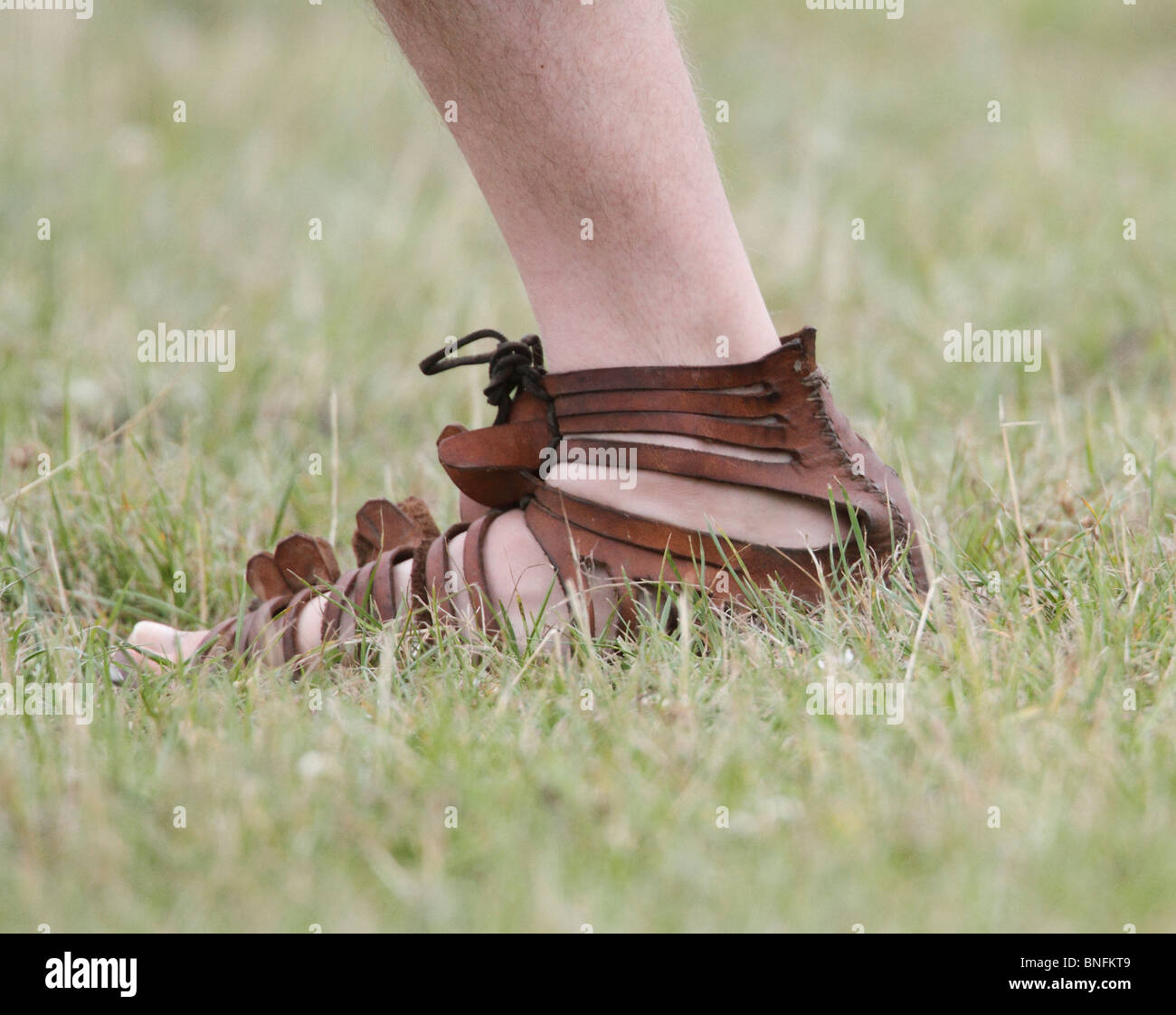 Caligae Caliga (plural) es de suela pesadas botas militares, zapatos o  sandalias que fue usado por legionario romano soldados y auxiliares  Fotografía de stock - Alamy