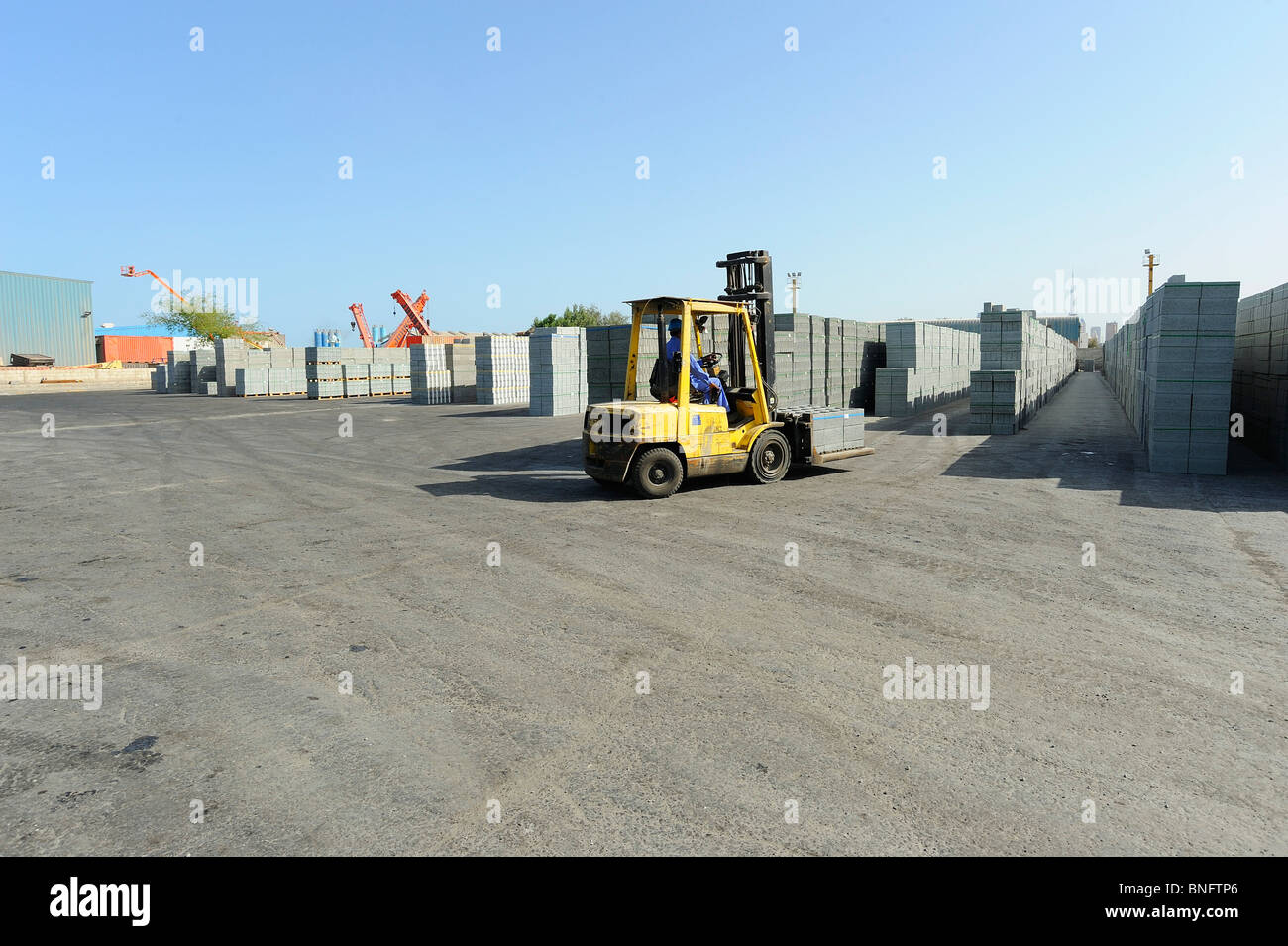 Fábrica de bloques de cemento Fotografía de stock - Alamy