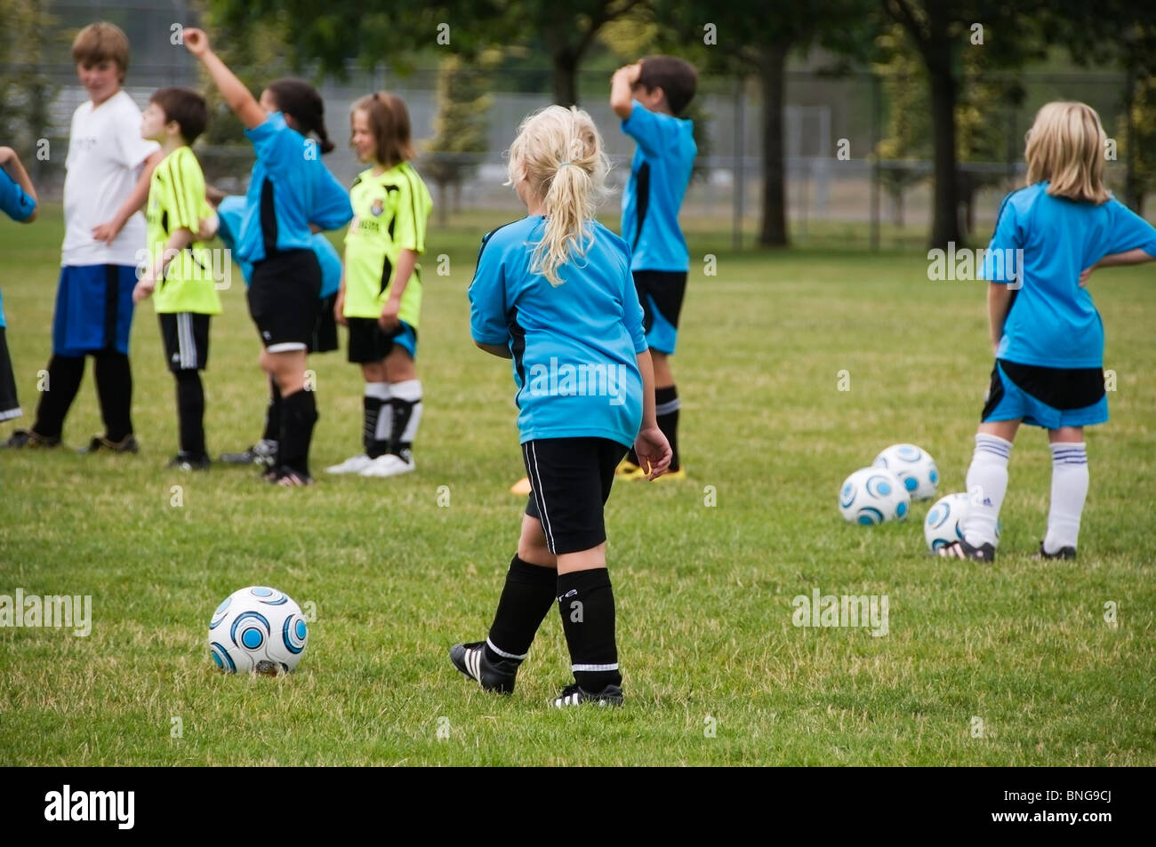 conos-entrenamiento-de-futbol - Soccer summer camps and academies all over  the world