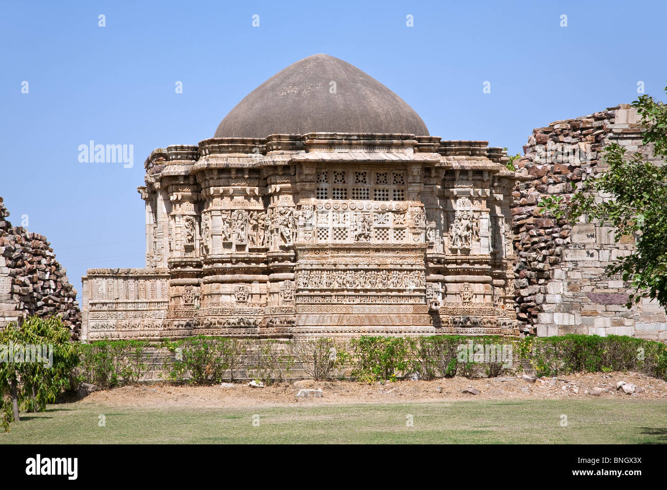 Las ruinas del templo antiguo. Rattan Singh Palace. Chittorgarh Fort. La India Foto de stock
