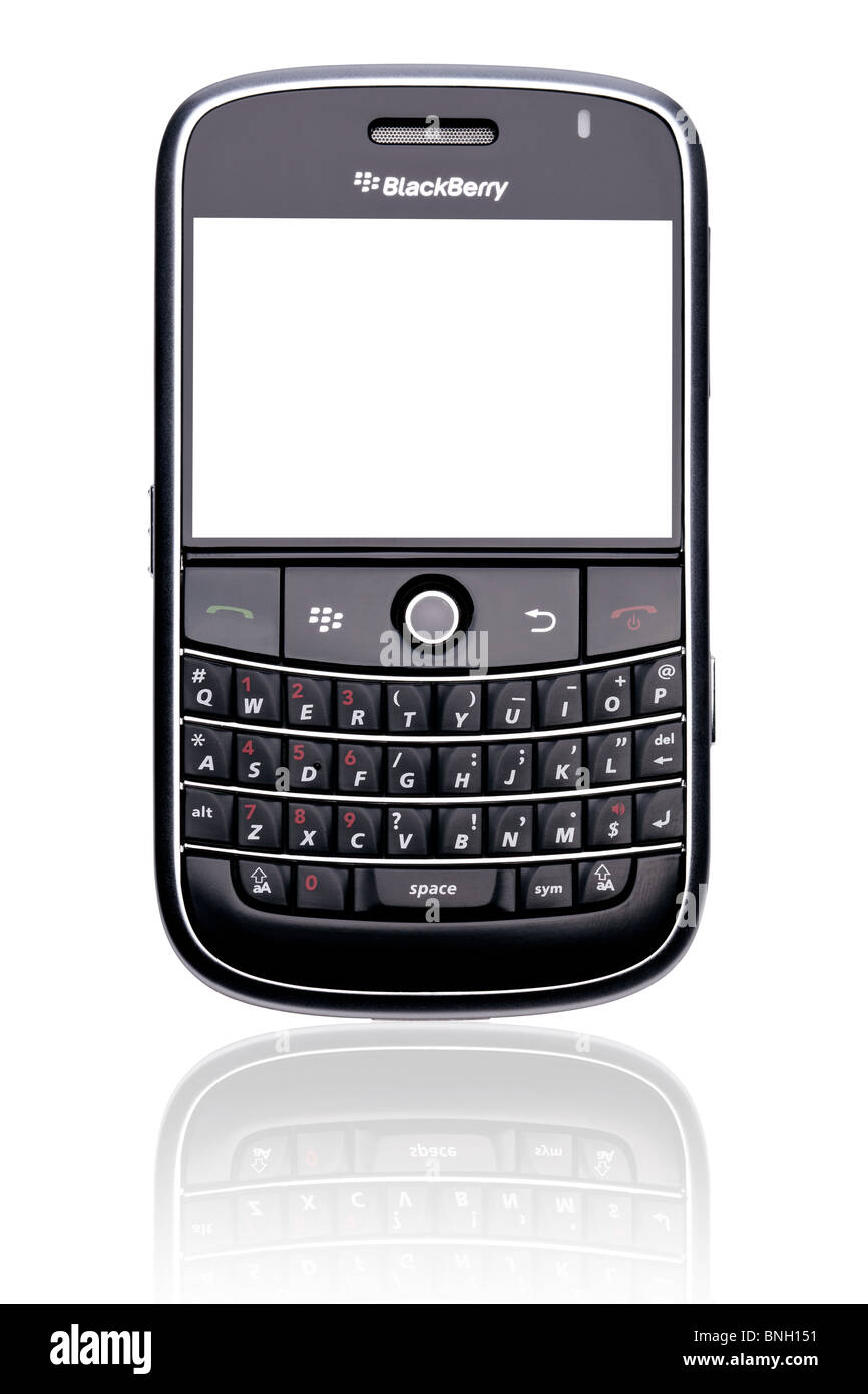 El smartphone Blackberry Bold 9000, aislado en blanco con los trazados de recorte para el teléfono y la pantalla. Foto de stock