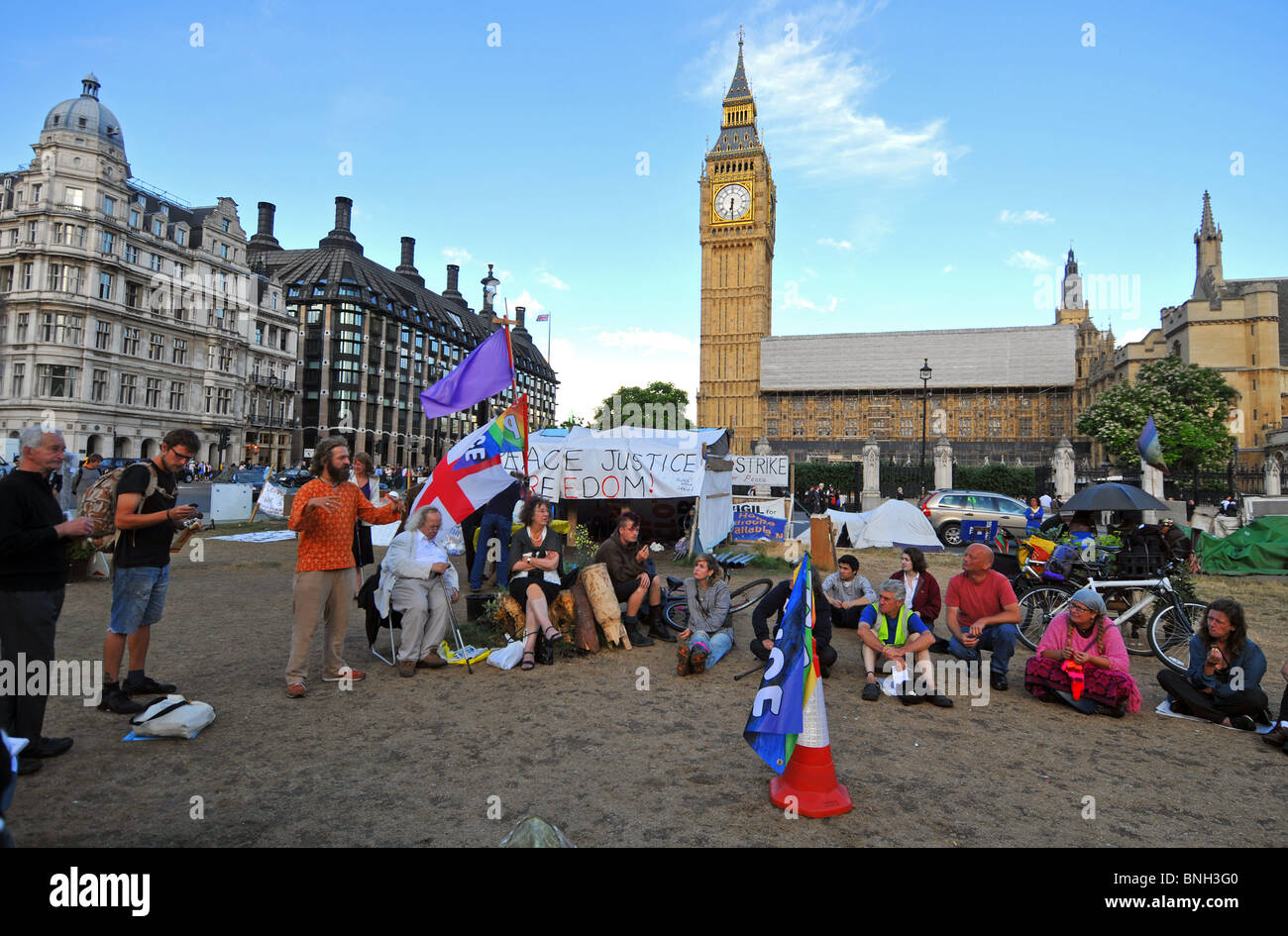 Campamento de protesta en la "Parliament Square", Westminster, Londres, Inglaterra, Reino Unido, julio de 2010 Foto de stock