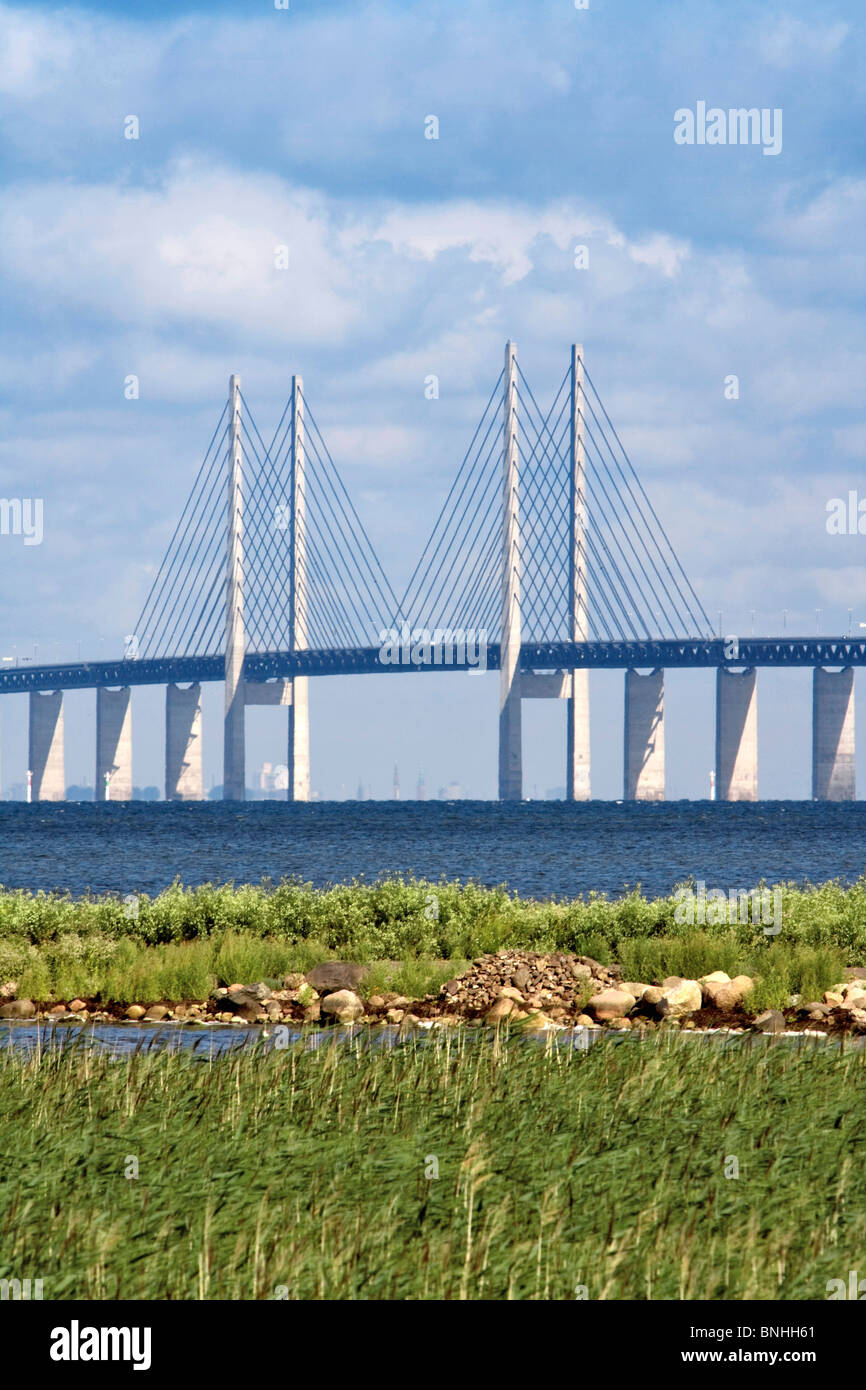 Suecia Malmö Puente de Oresund conecta Dinamarca Puentes comunican Comunicaciones Comunicación Día día Engineering Europe Foto de stock