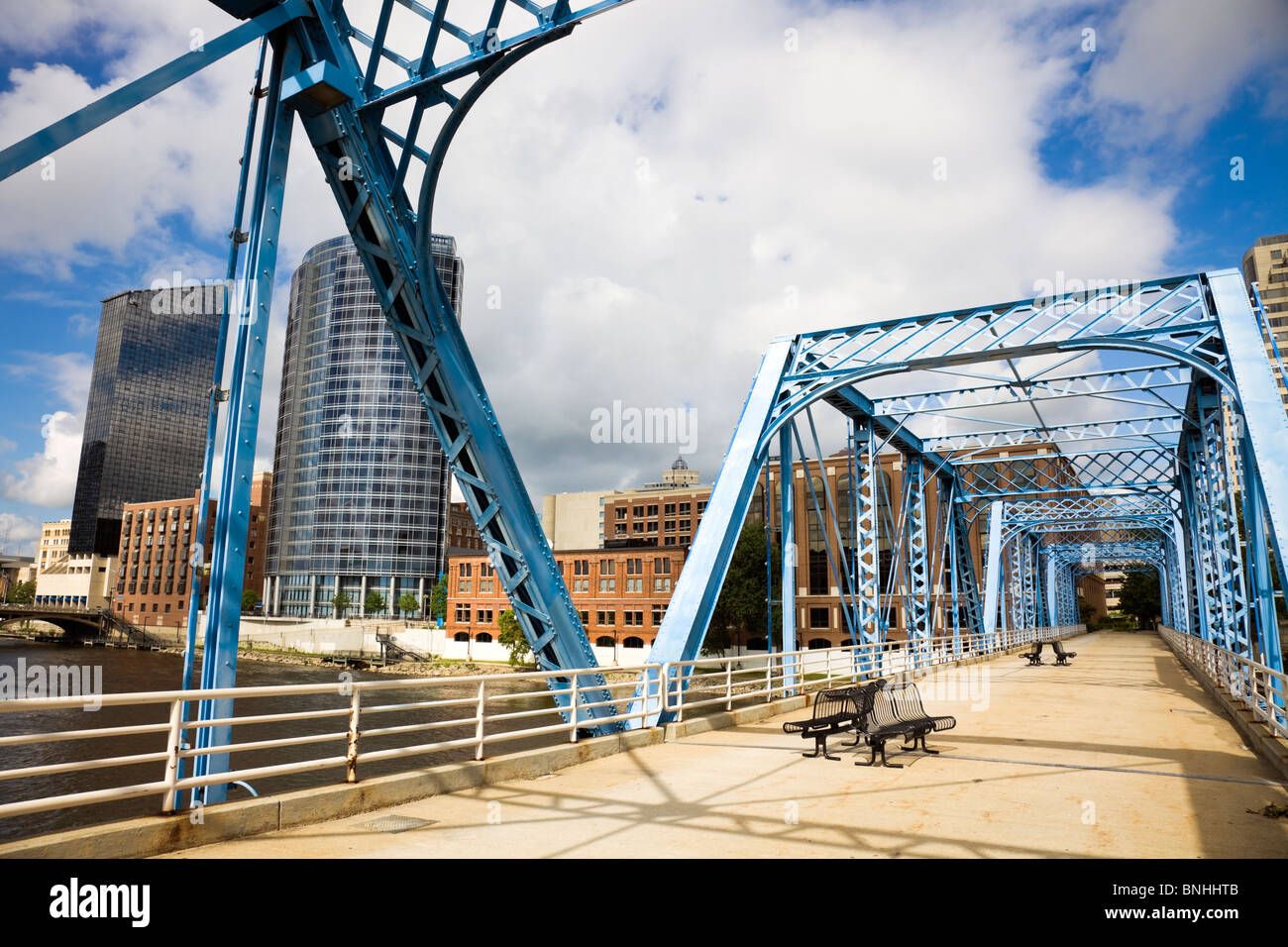 En Grand Rapids Blue Bridge. Foto de stock