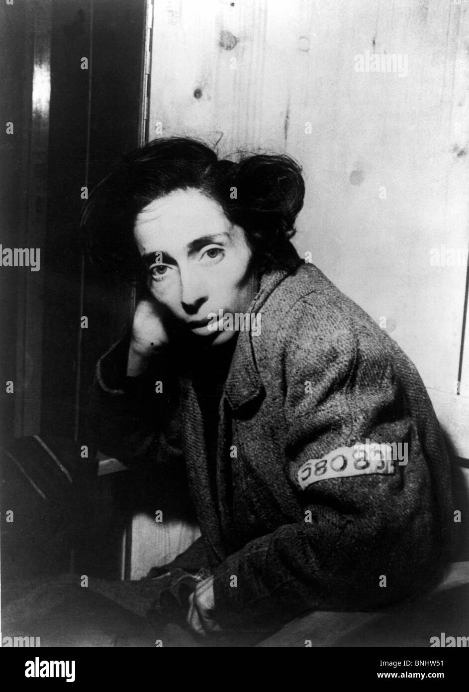 La II Guerra Mundial Penig-Langenleuba mujer judía de Alemania en abril de 1945 judíos del Holocausto historia presos histórico prisionero Foto de stock