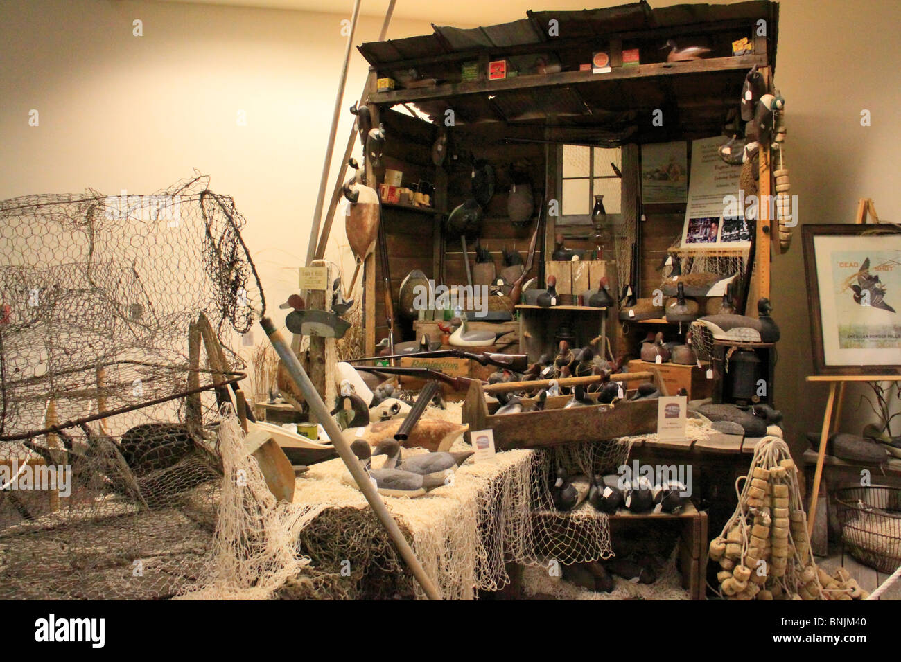 Decoy exhibición en el Museo de las Aves Acuáticas de sonido básico, Harkers Island, Carolina del Norte, EE.UU. Foto de stock