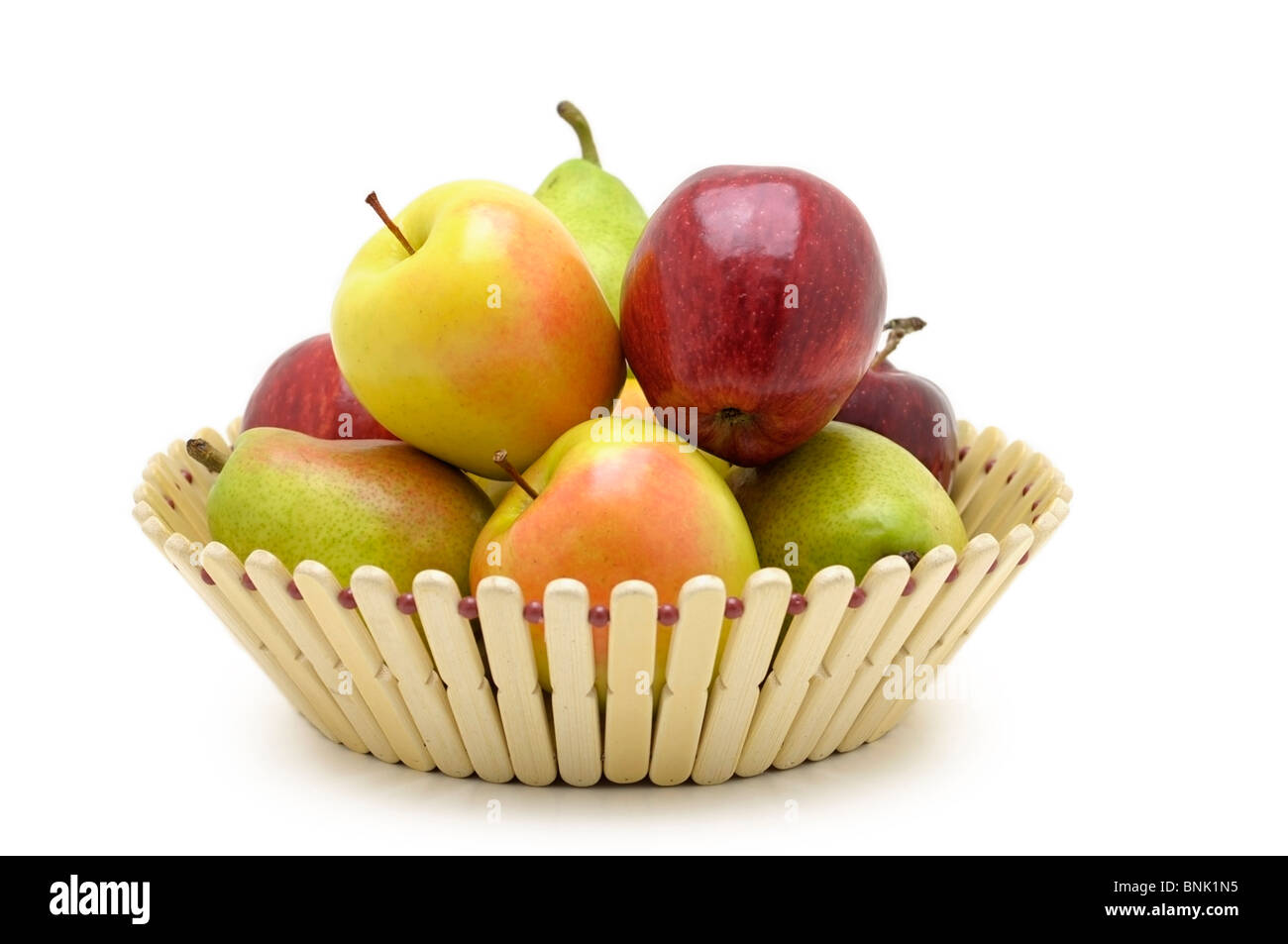 Canasta de frutas - Manzanas y peras Foto de stock