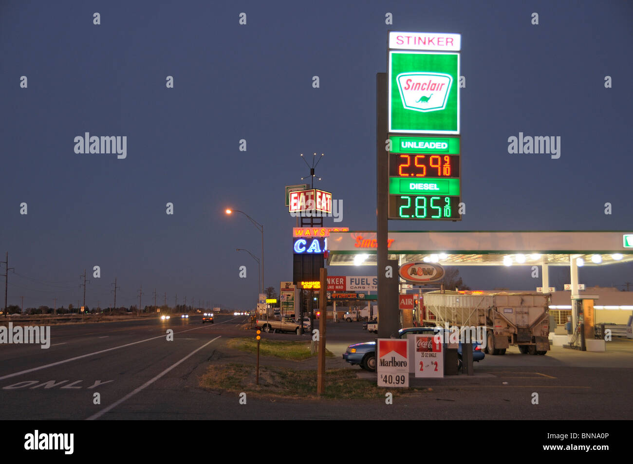 Gasolinera atardecer noche Rupert Idaho ESTADOS UNIDOS Estados Unidos
