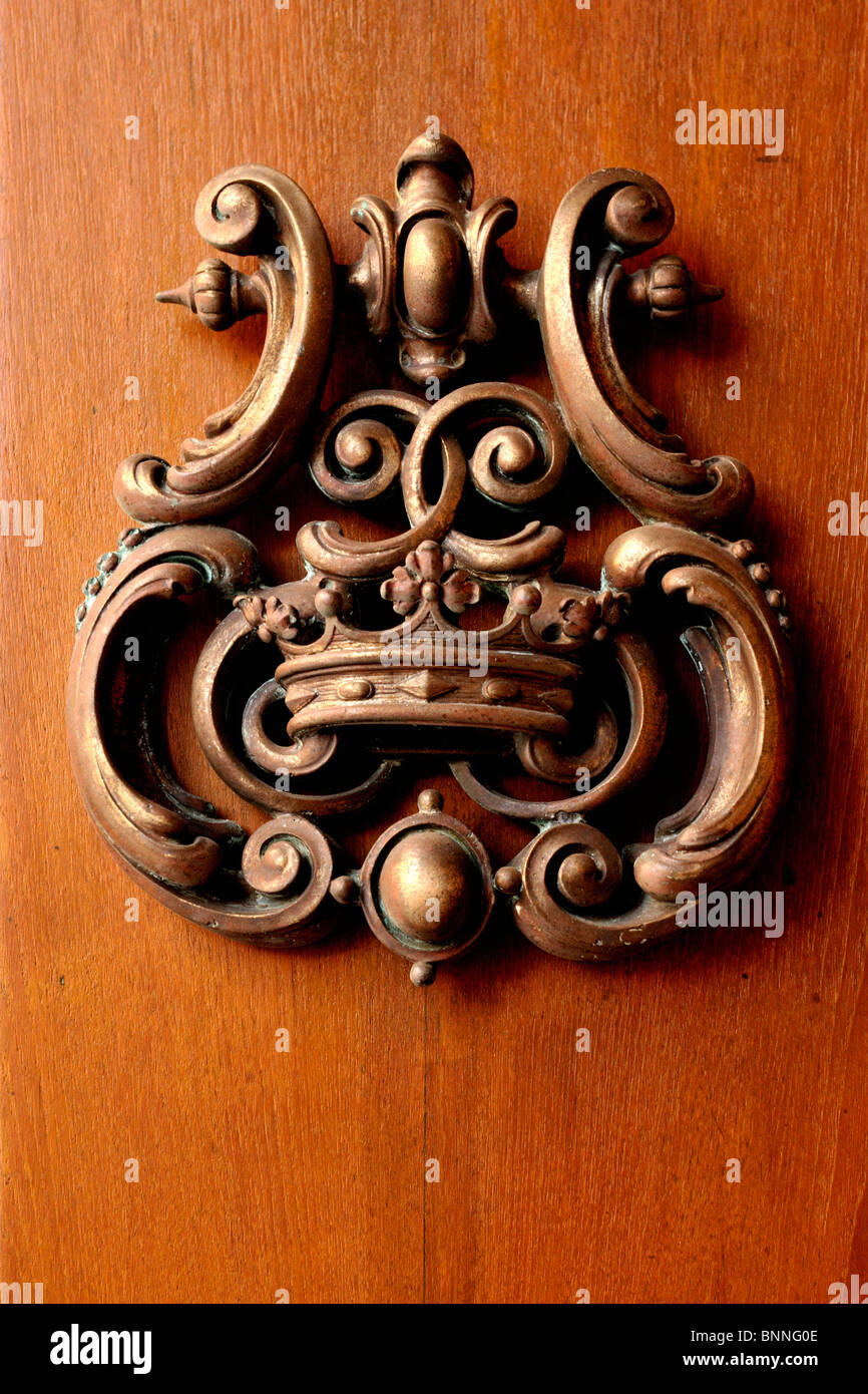 Elaborada puerta metálica martinete, Palazzo Parisio, Naxxar Malta Foto de stock