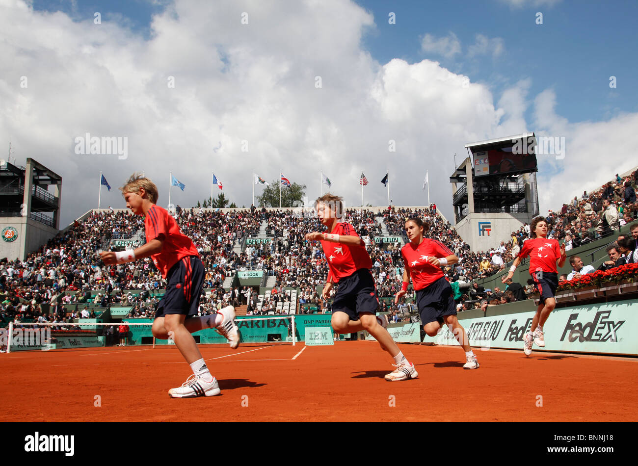 Corriendo a la cancha fotografías e imágenes de alta resolución - Alamy