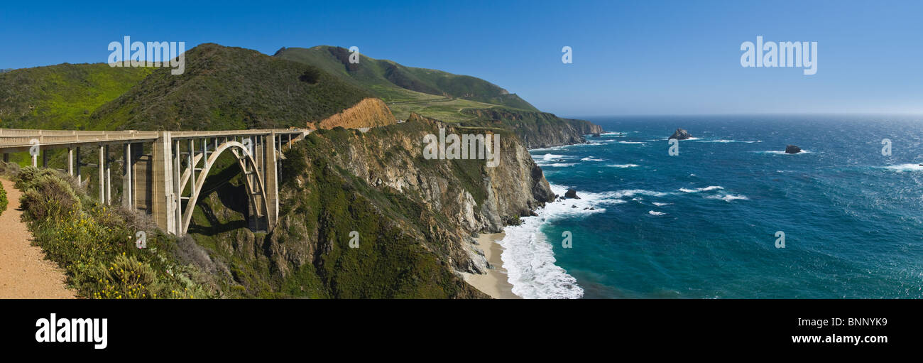 Bixby Puente en Rt 1 Océano Pacífico en la escarpada costa de Big Sur de California Foto de stock