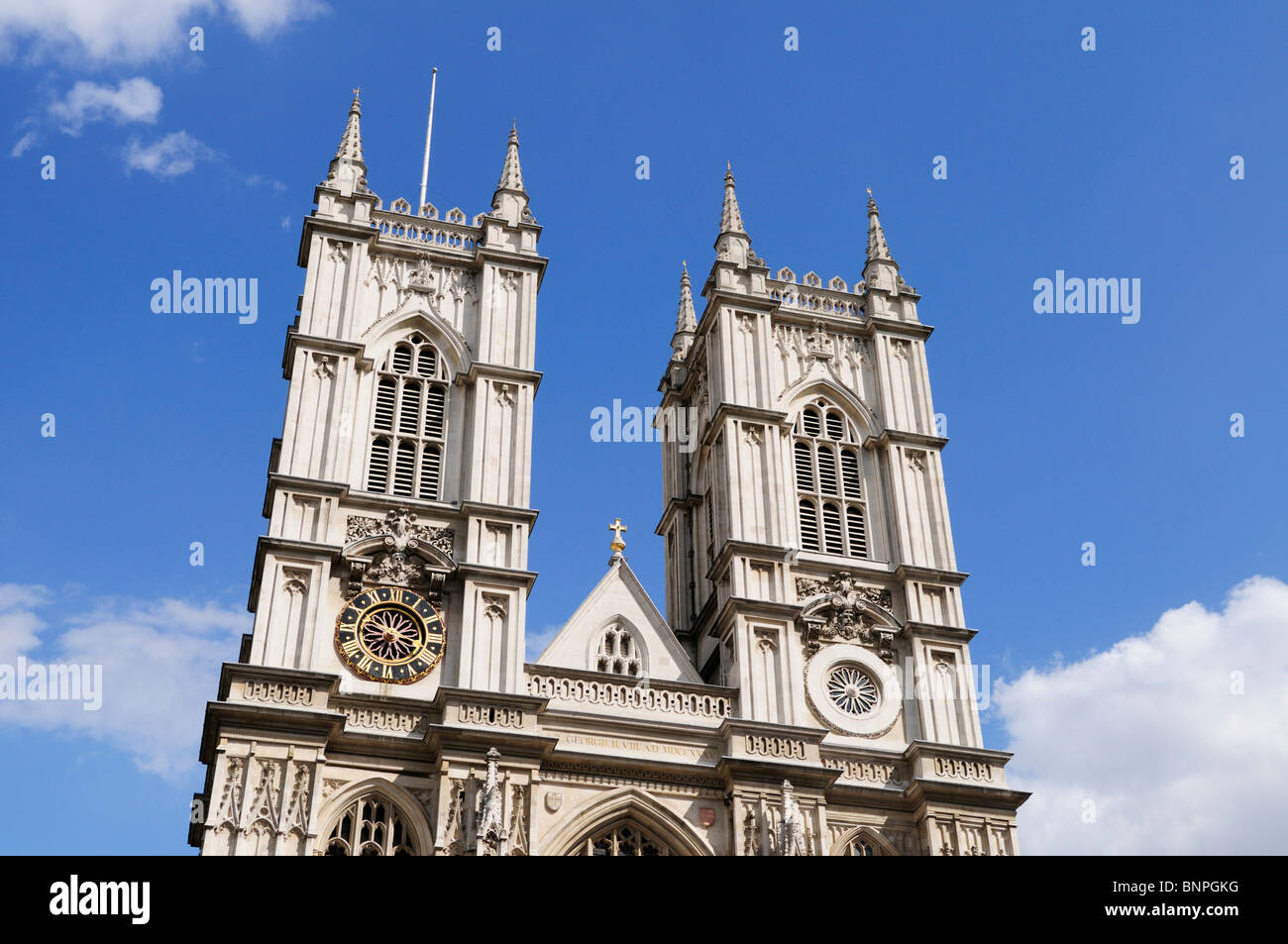 Detalle de las torres de estilo gótico de la Abadía de Westminster, Londres, Inglaterra, Reino Unido. Foto de stock