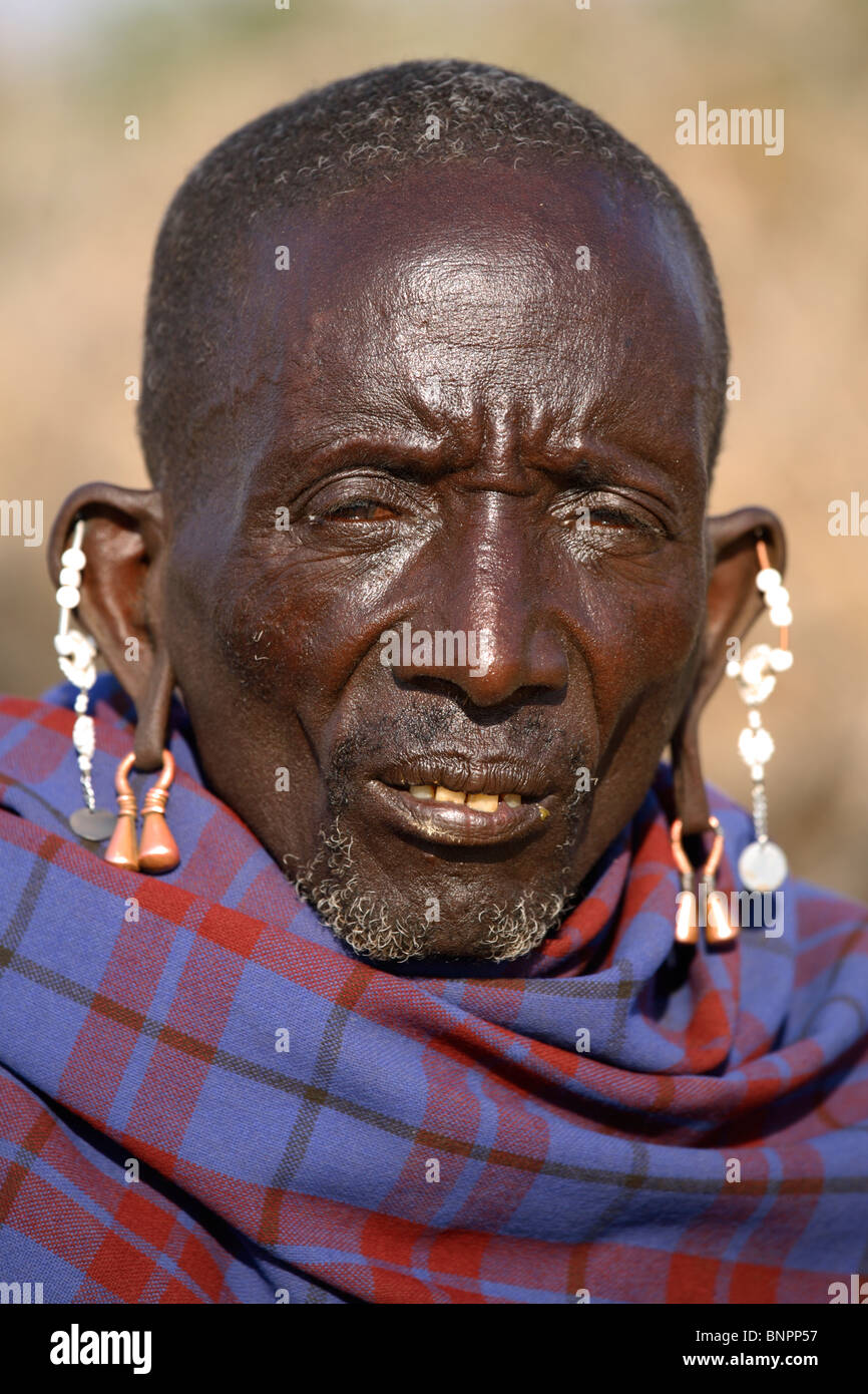 Retrato de un hombre Ngogongoro Maasai, área de conservación, Tanzania Foto de stock