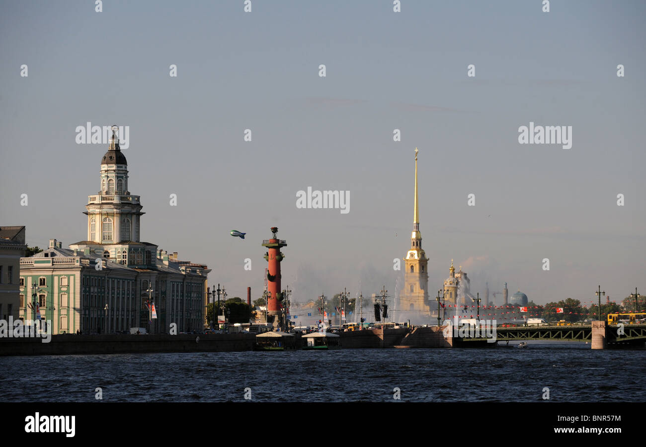 Torre Dorada de la Catedral de San Pedro y san Pablo, San Petersburgo, Rusia Foto de stock