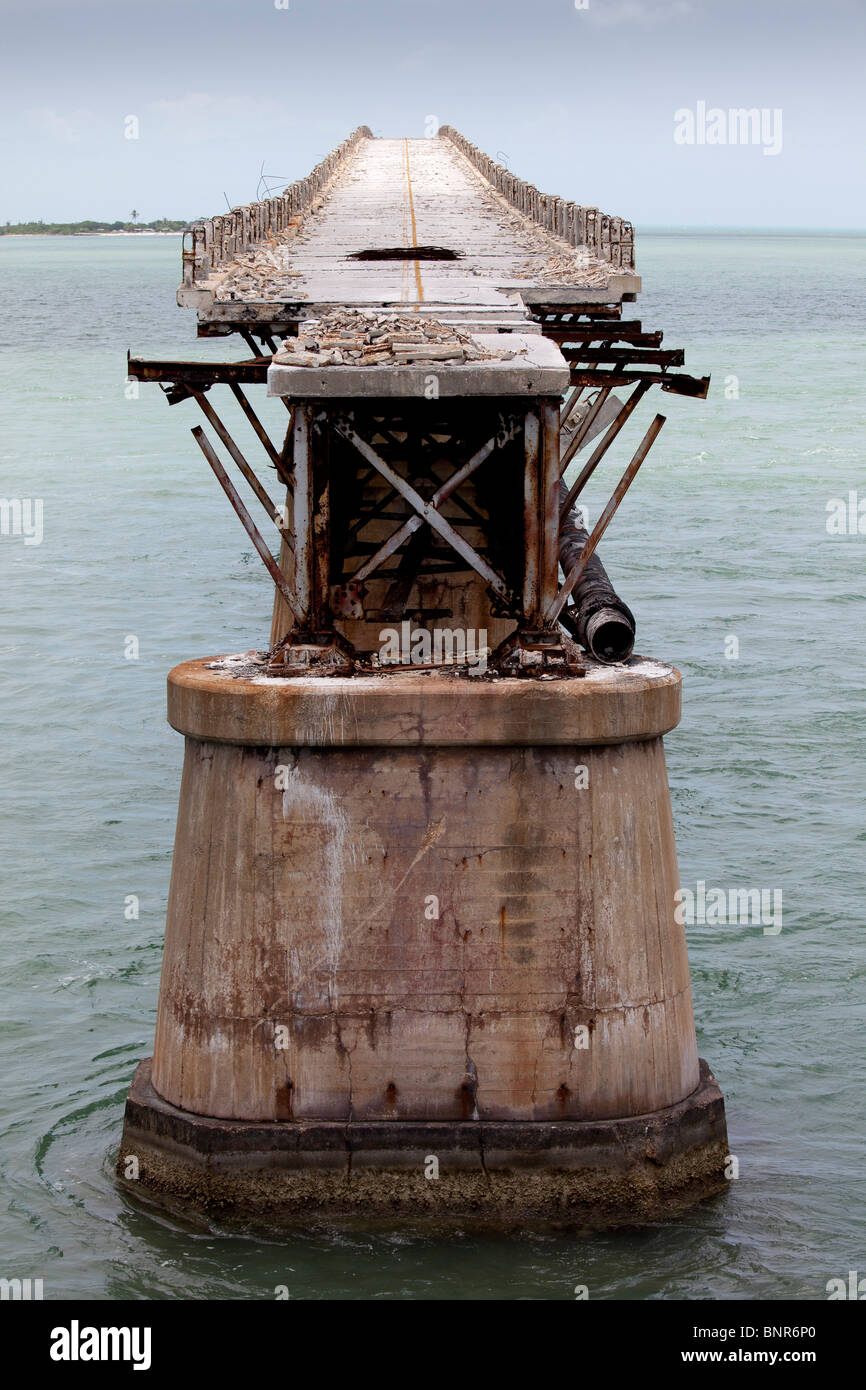 Abra span del puente ferroviario de Bahía Honda, originalmente parte de la Overseas Railroad construido por Henry Flagler. Foto de stock