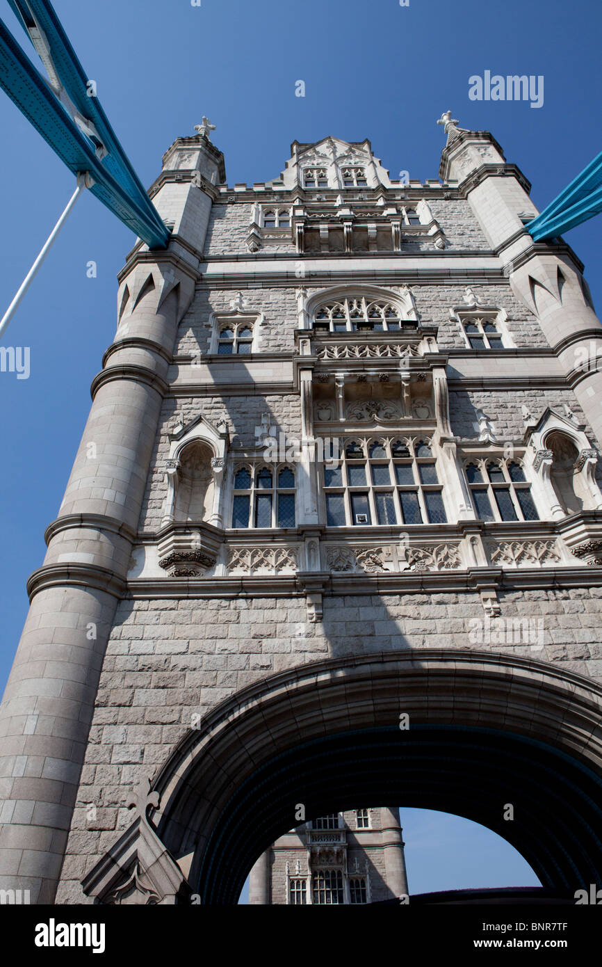 Vista del Tower Bridge sobre el río Támesis, Londres, Inglaterra Foto de stock
