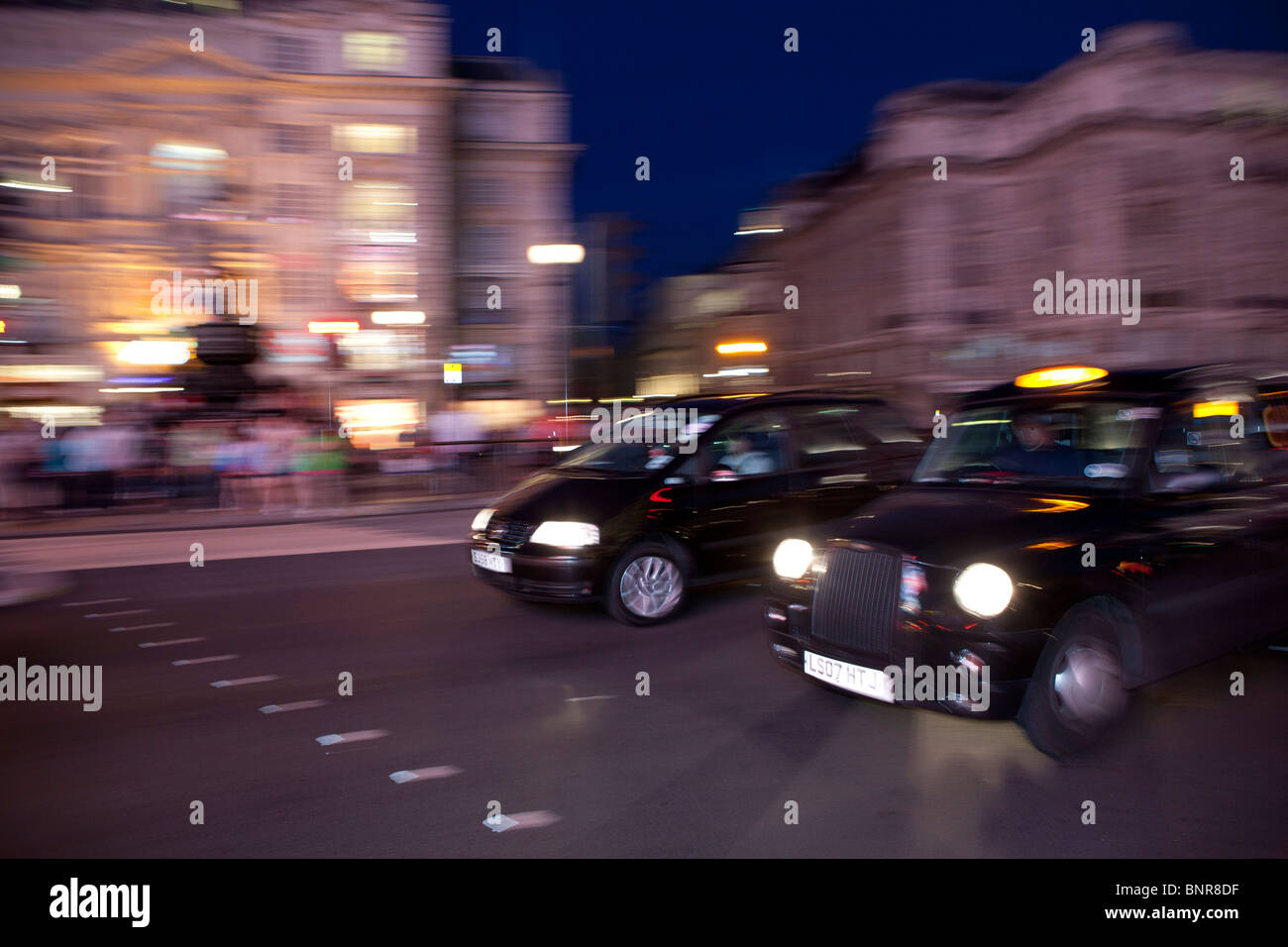 Escena en la calle por la noche, Londres, Inglaterra Foto de stock