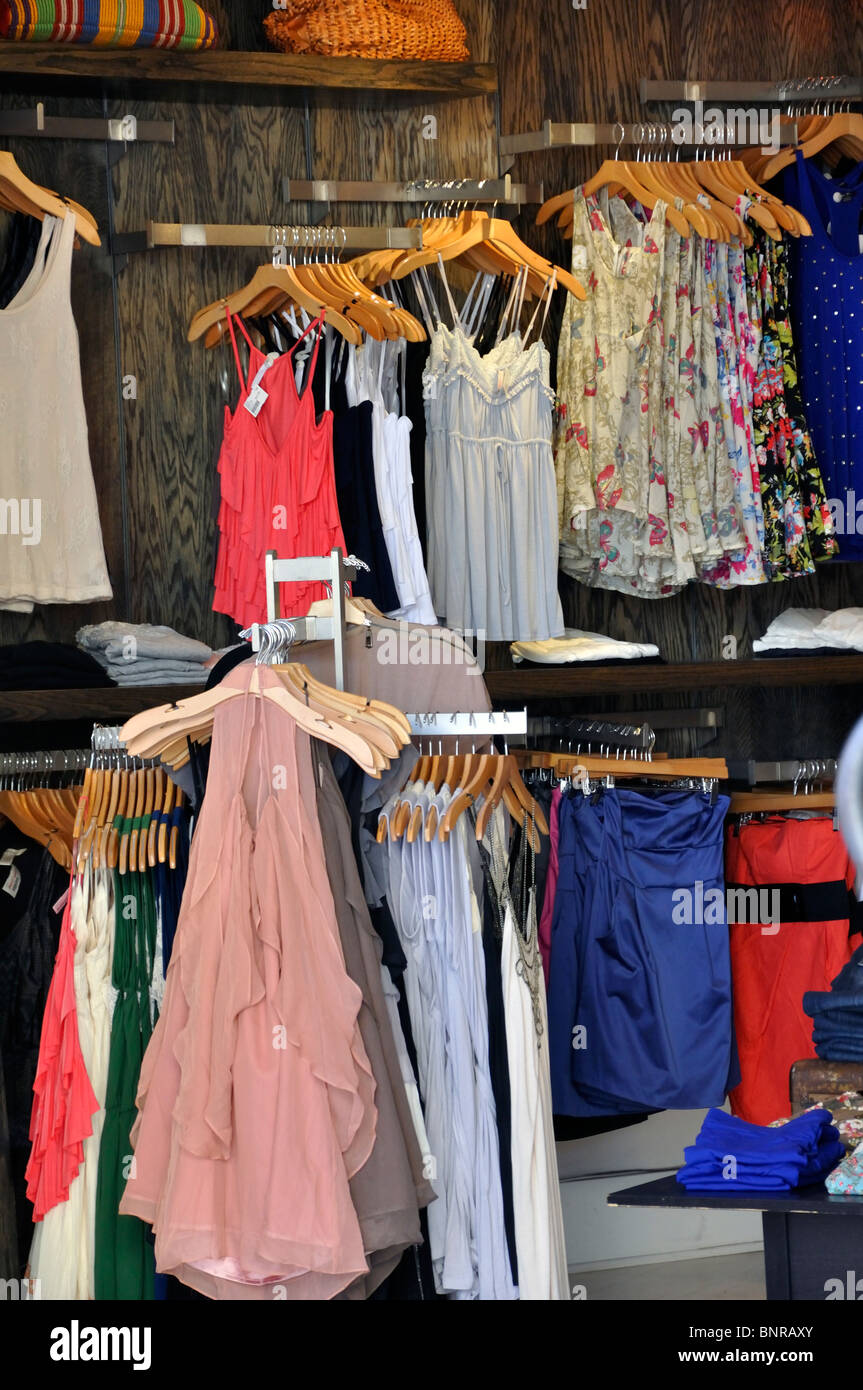 Día del Niño Fortalecer Inválido Tienda de ropa de moda, Santa Barbara, California, EE.UU Fotografía de  stock - Alamy