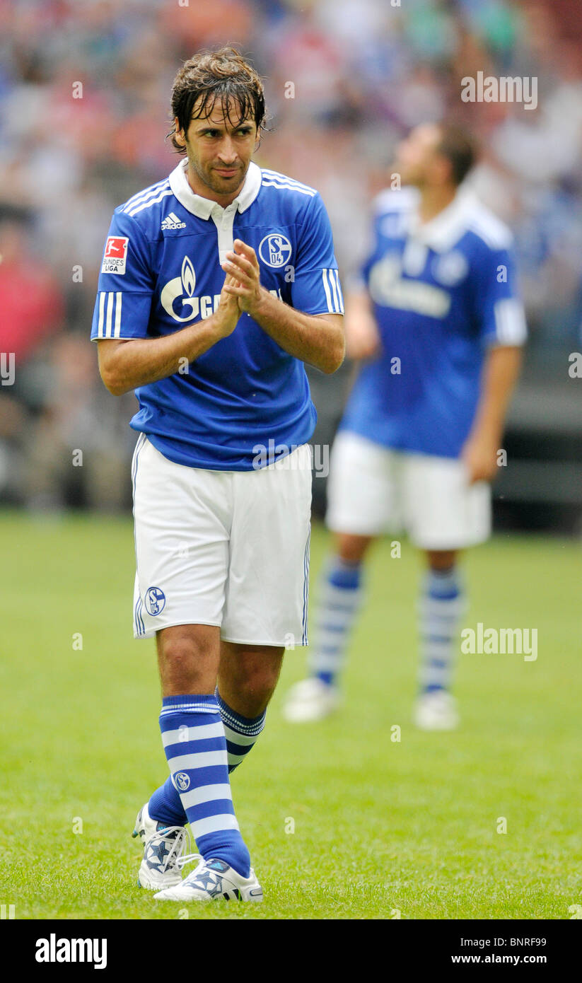 Raúl, jugador de club de la Bundesliga alemana Schalke 04 Foto de stock