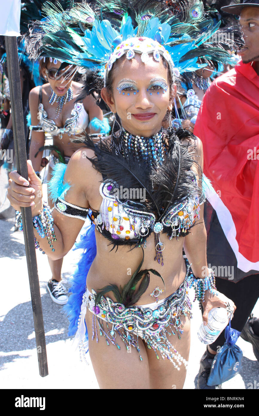 Caribbean festival girl fotografías e imágenes de alta resolución - Alamy