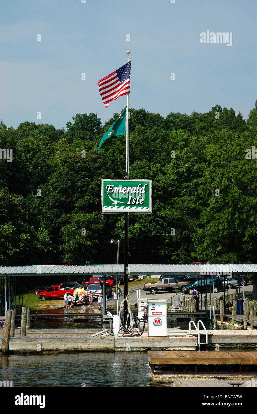 Bombas de combustible marina re fotografías e imágenes de alta