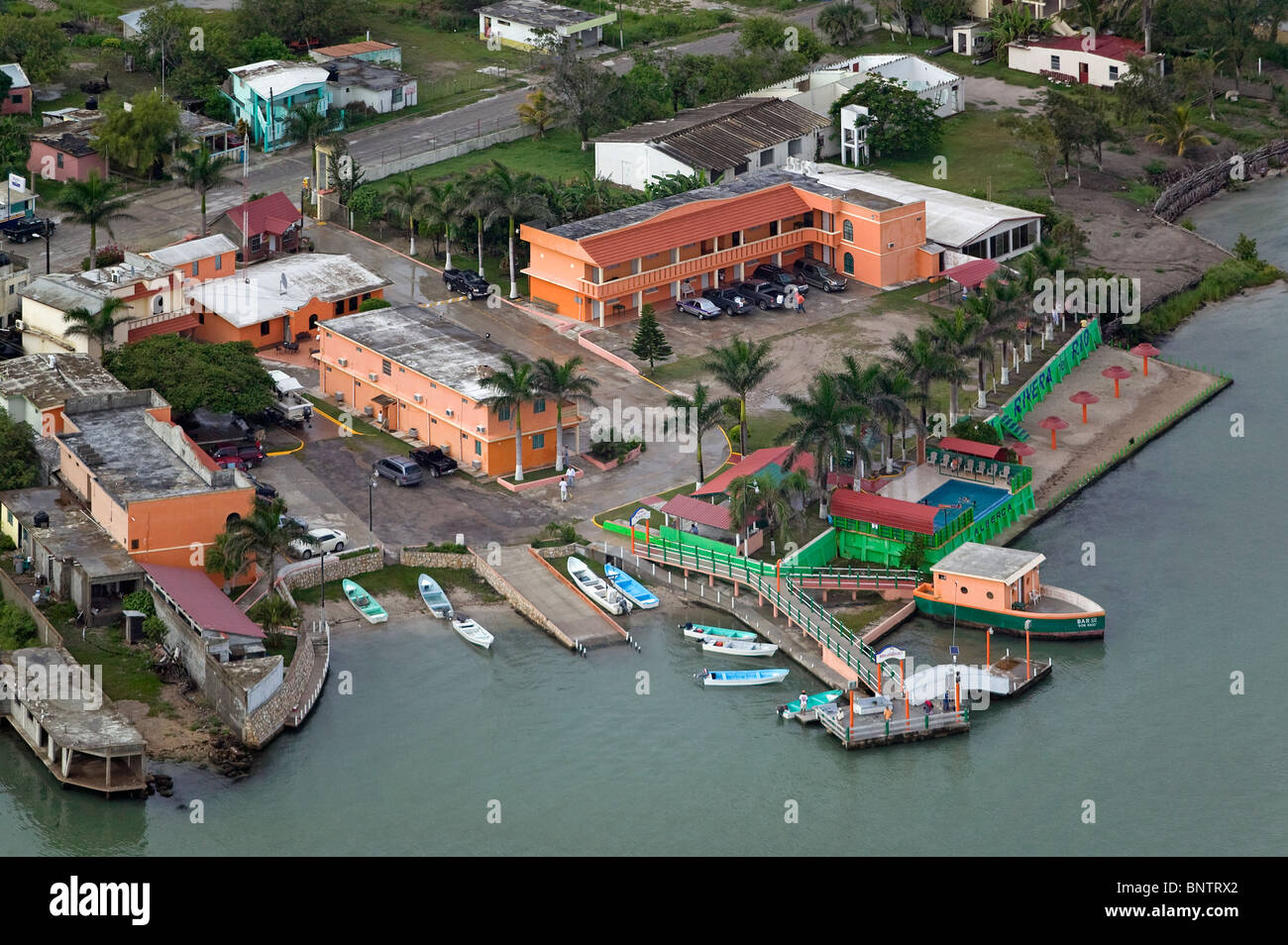 Vista aérea de la rivera del rio arriba hotel Río Soto La Marina La pesca fluvial Tamaulipas México Foto de stock