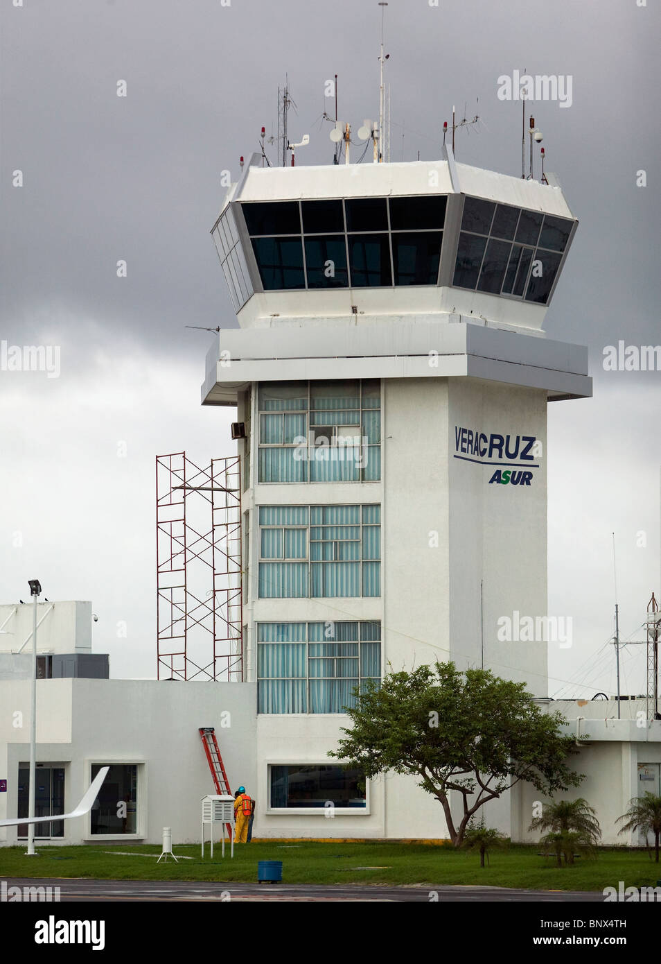 Vista aérea de la torre de control del aeropuerto de arriba Veracruz México Foto de stock