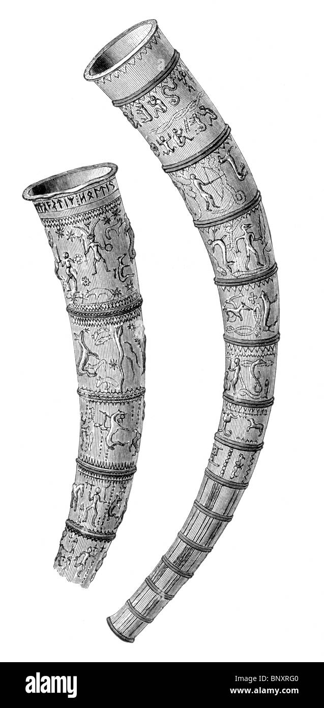 Ilustración en blanco y negro del siglo quinto cuernos encontrados en Gallehus, norte de Jutlandia, Dinamarca. Foto de stock