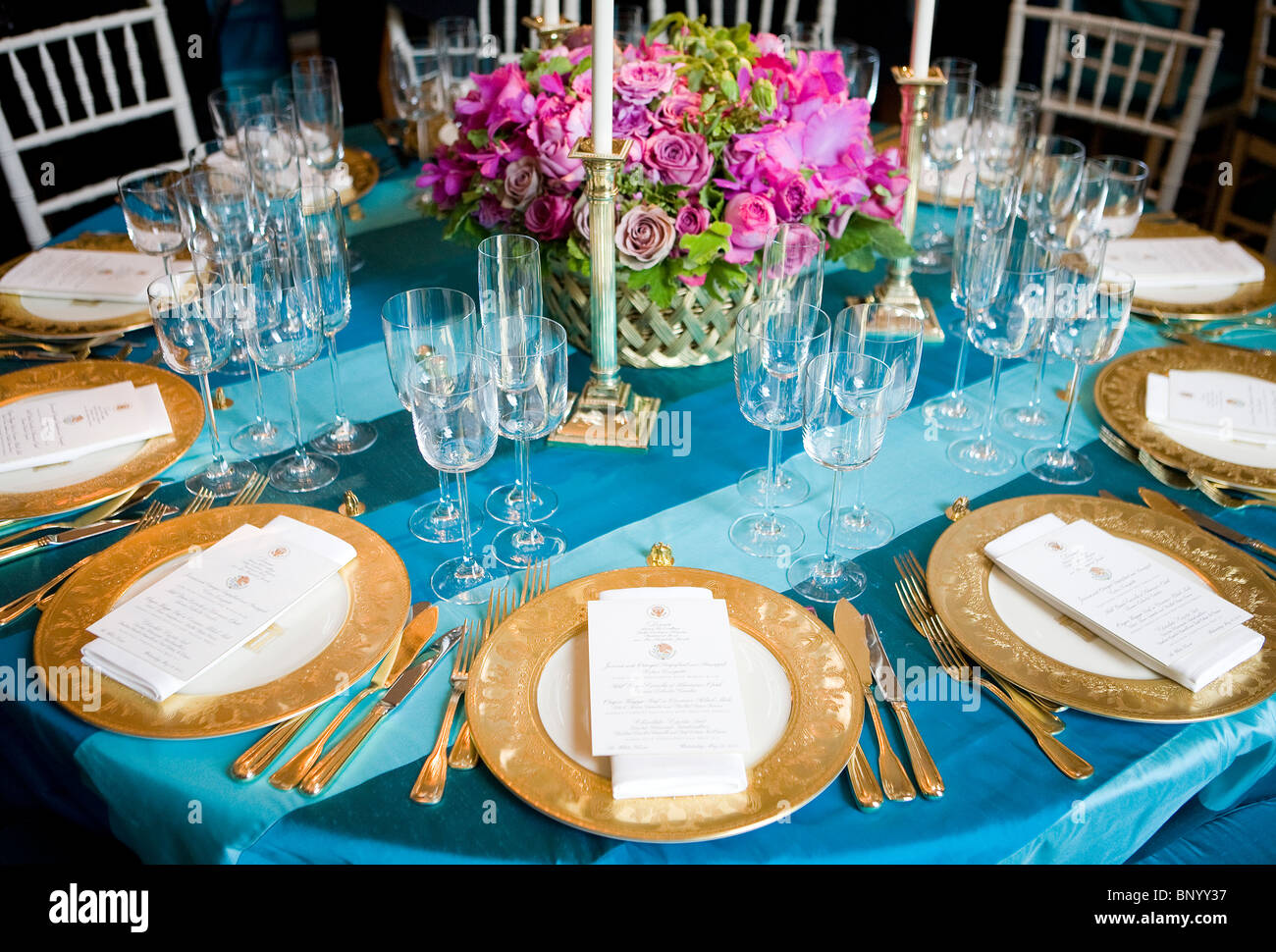Decoraciones y lugar ajustes para el Estado de México la cena en la Casa Blanca. Foto de stock