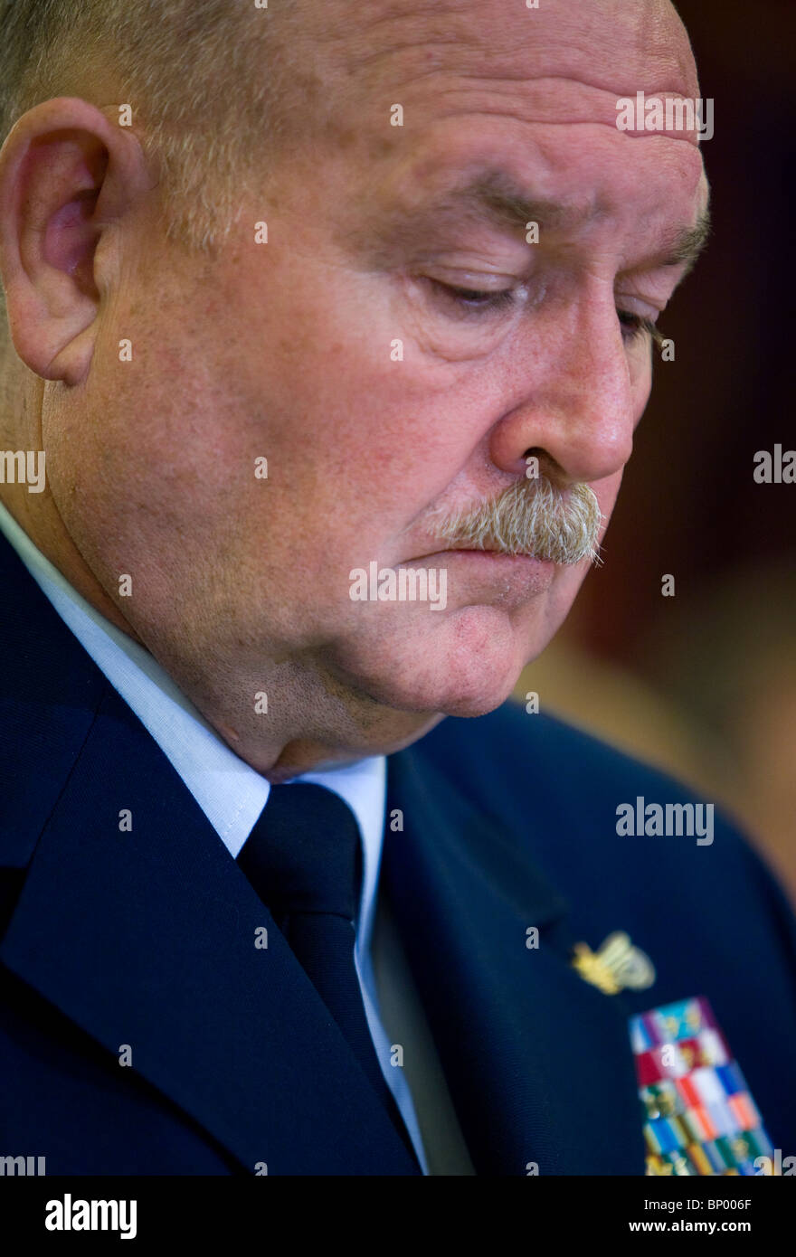 Comandante de la Guardia Costera estadounidense Almirante Thad Allen. Foto de stock