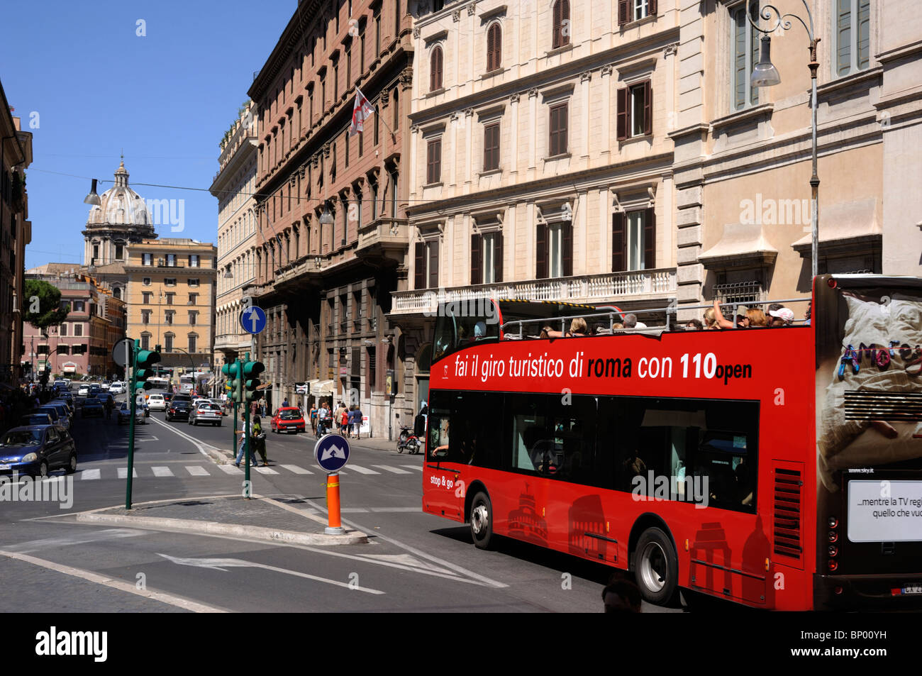 Italia, Roma, autobús turístico Foto de stock