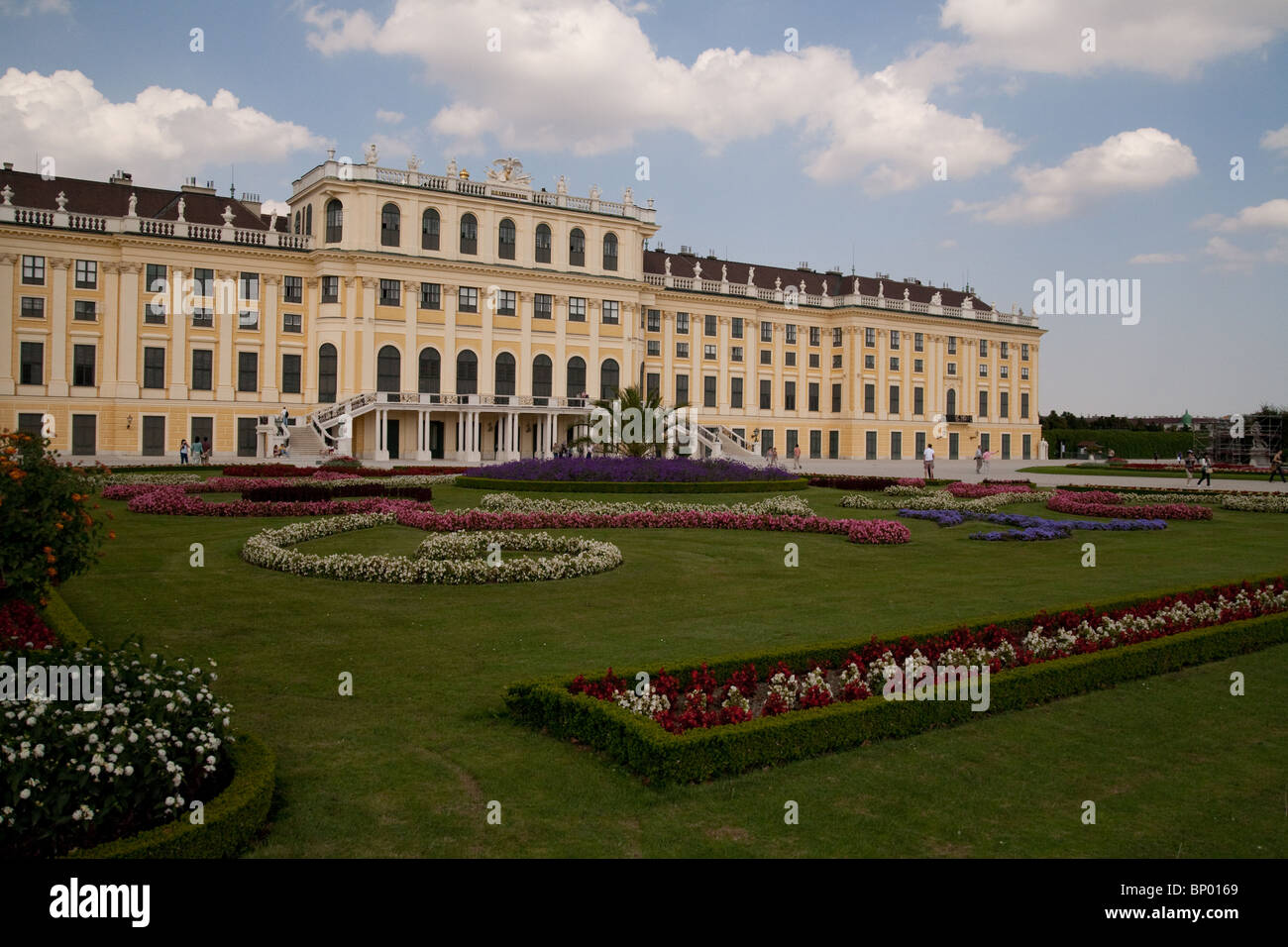 La parte trasera del palacio y jardines de Schönbrunn. Foto de stock