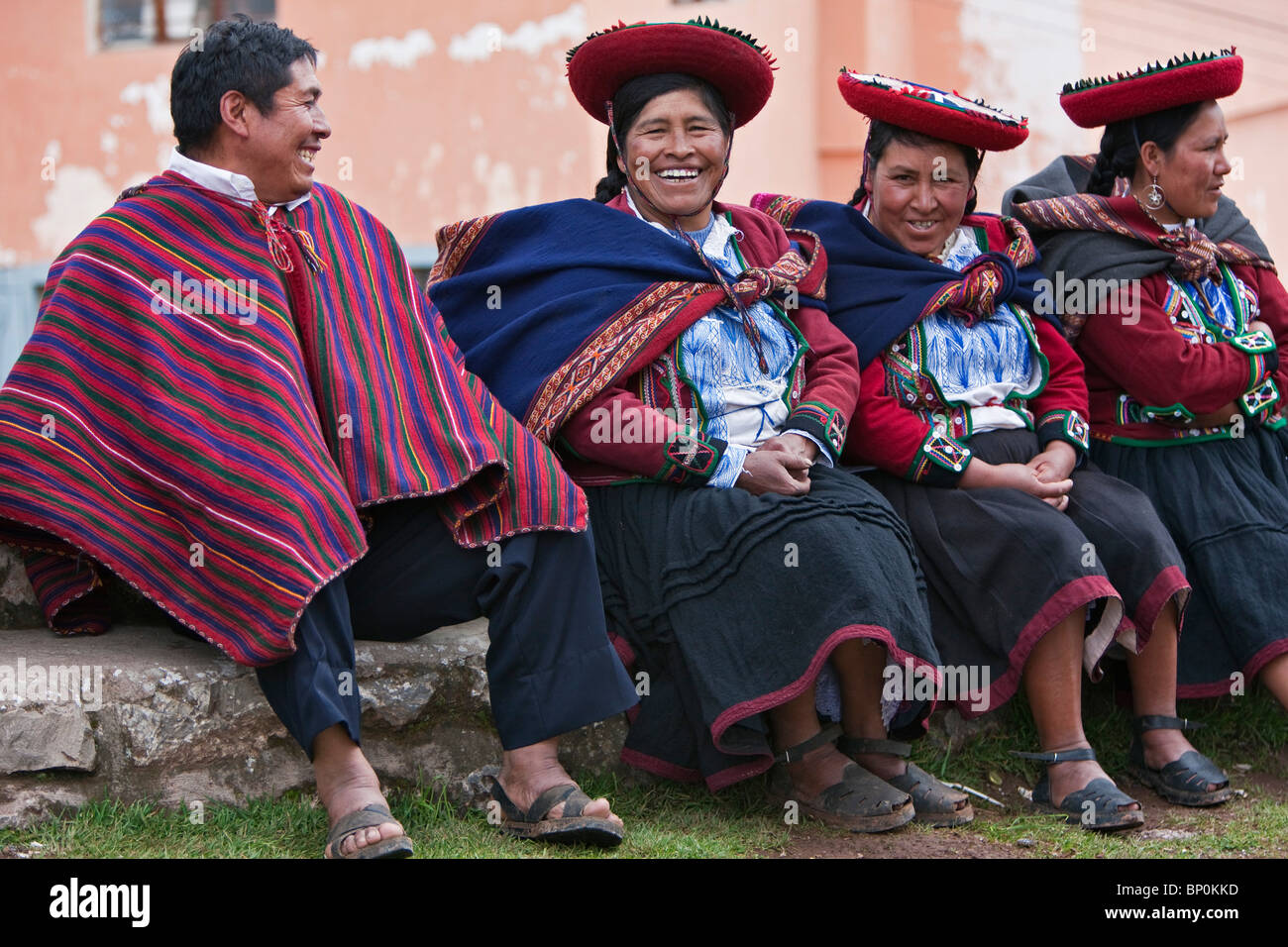 Vestido tradicional hombre peru fotografías e imágenes de alta resolución -  Alamy
