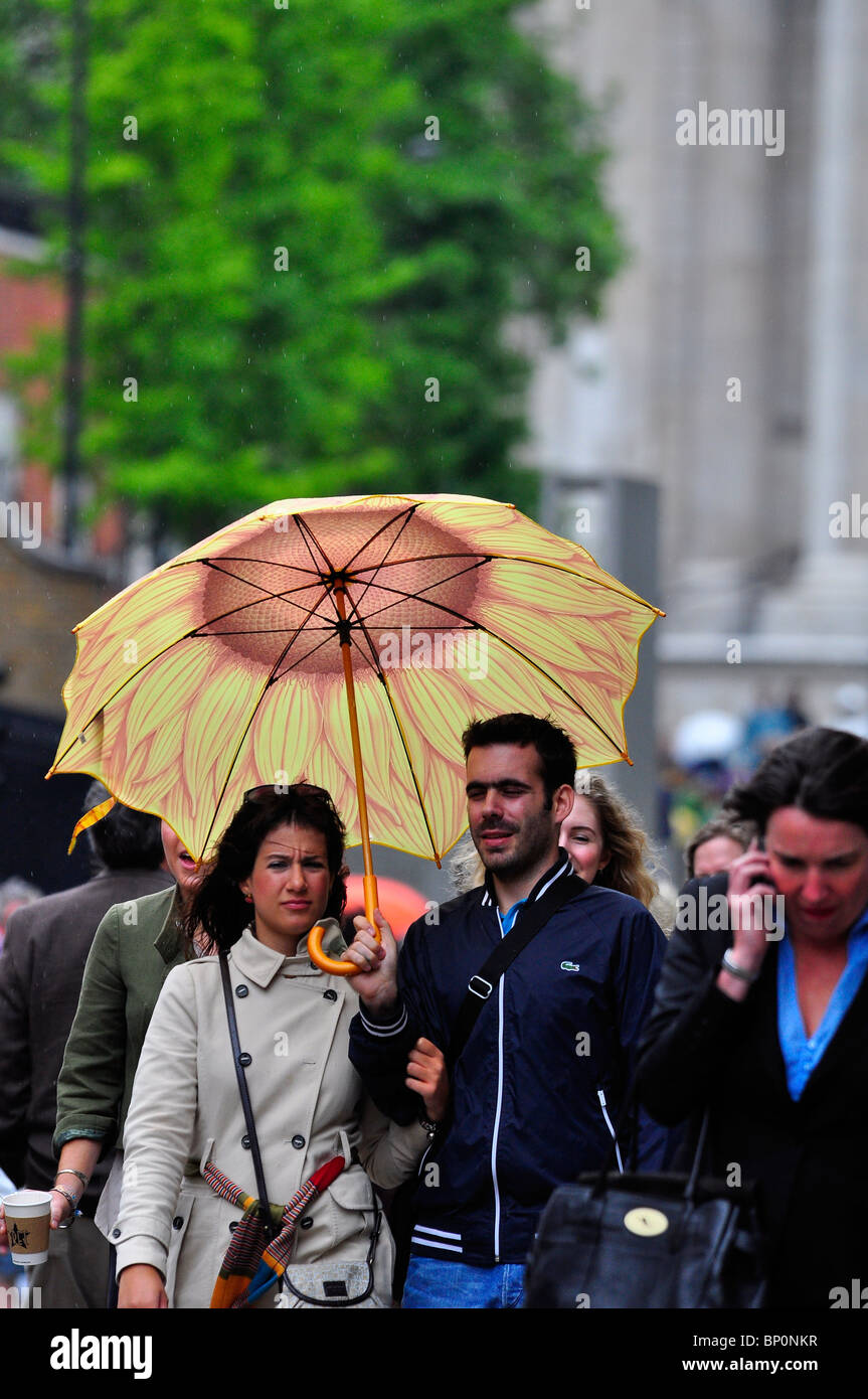 Llueve en Londres Foto de stock