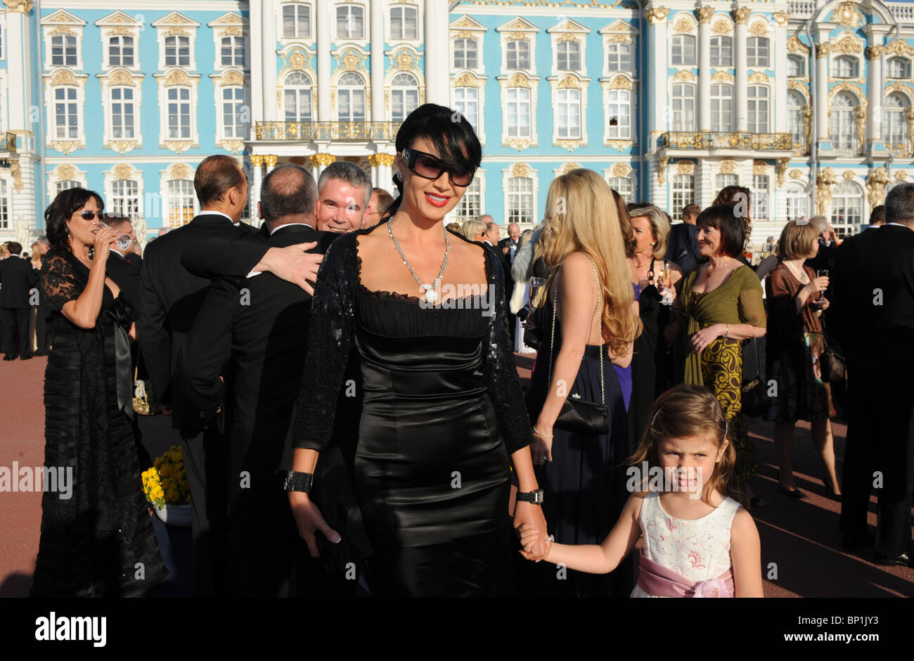 Festividades en frente del Palacio de Catalina, San Petersburgo, Rusia Foto de stock