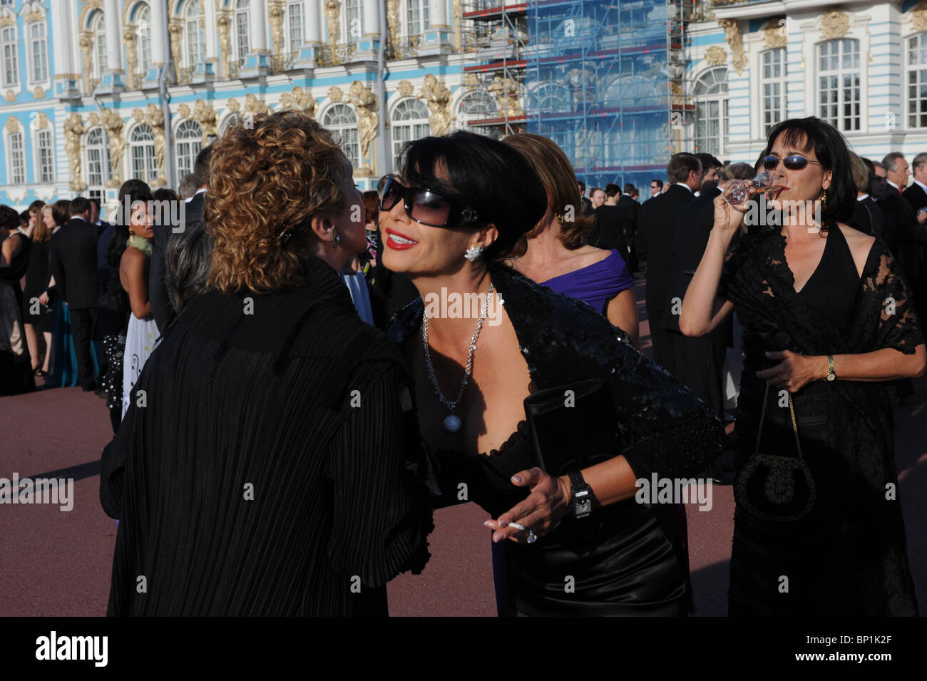 Festividades en frente del Palacio de Catalina, San Petersburgo, Rusia Foto de stock