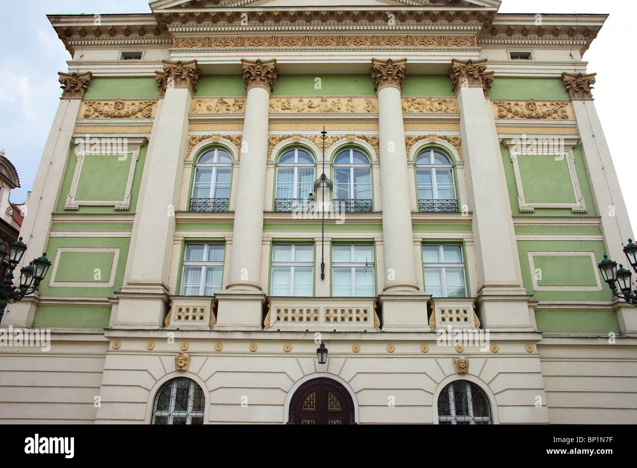 Teatro del estado de praga fotografías e imágenes de alta resolución