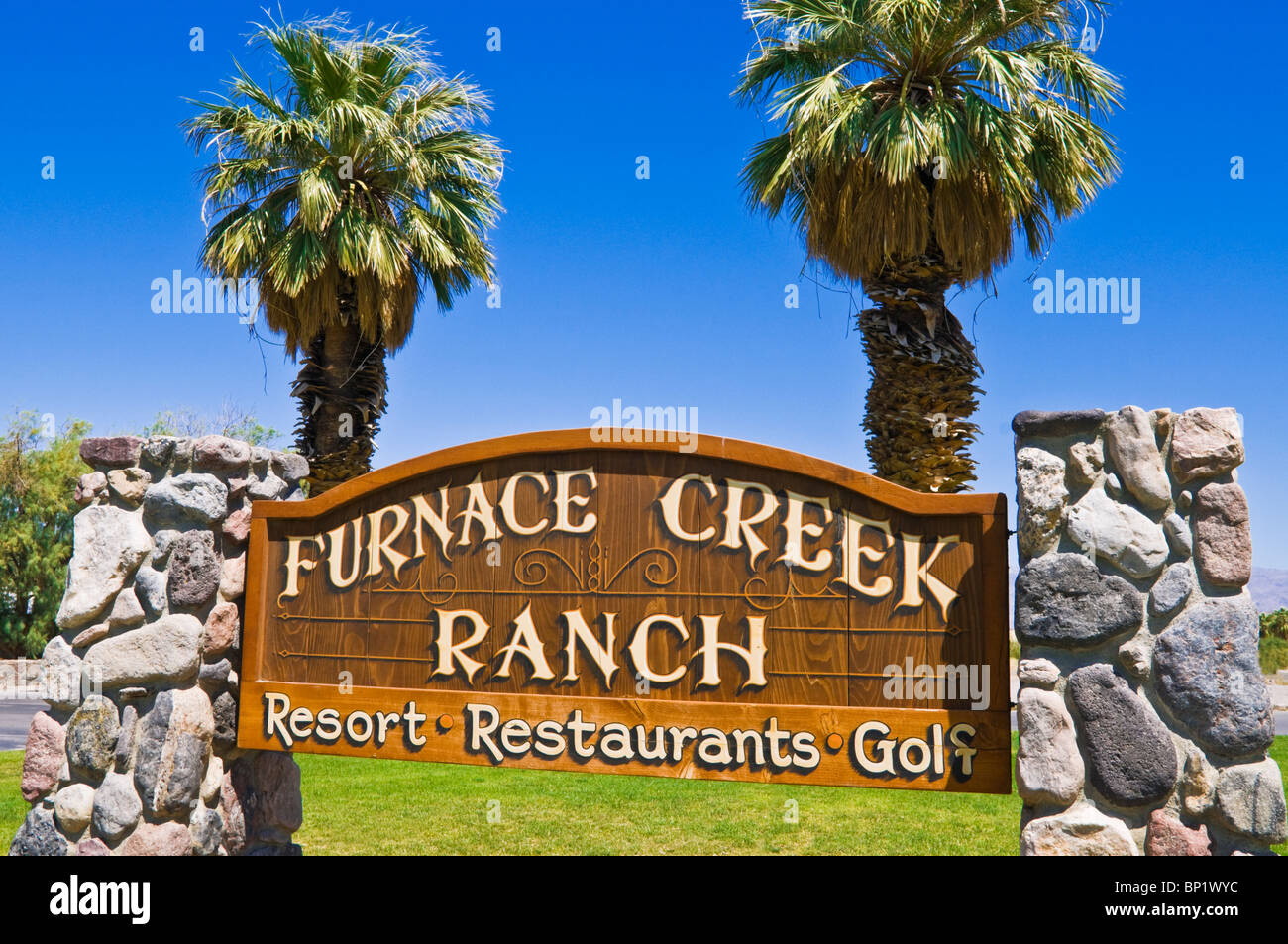 Firmar en Furnace Creek Ranch, el Parque Nacional Valle de la muerte