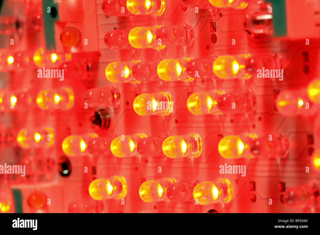 LED rojo, diodo electroluminiscente, diodo emisor de luz. Foto de stock