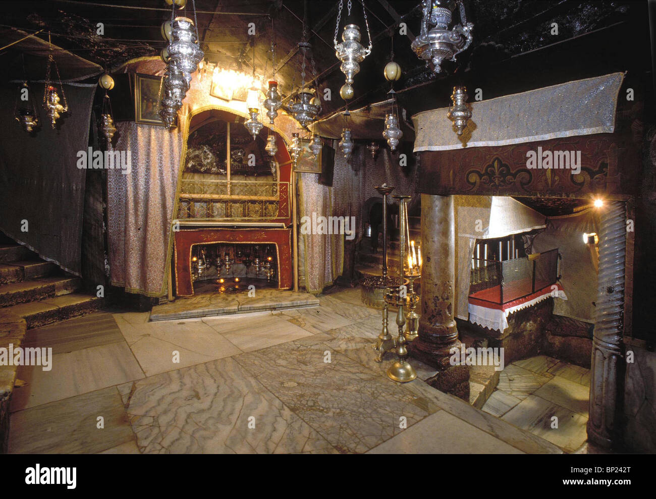 370. Belén - la basílica de la Natividad, el altar está construida sobre el lugar del nacimiento de Cristo Foto de stock