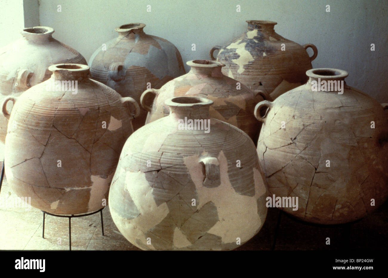 565. Terracota grandes tinajas de almacenamiento, el período romano Jerusalén Foto de stock