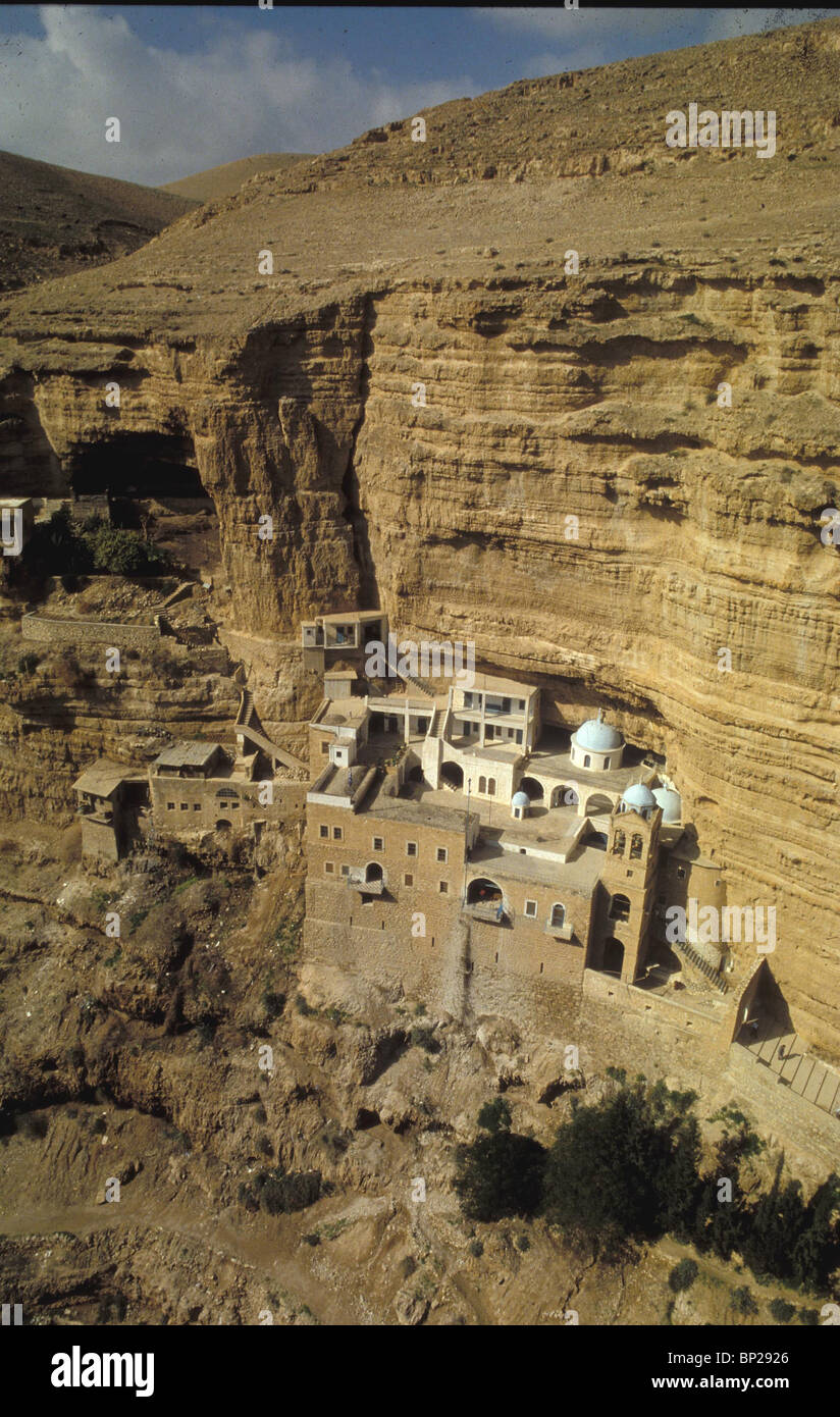 Monasterio Ortodoxo Griego de ST. GEORGE CONSTRUIDO EN LA 5ª. C. En Wadi Kelt en el desierto de Judea entre Jerusalén y Foto de stock