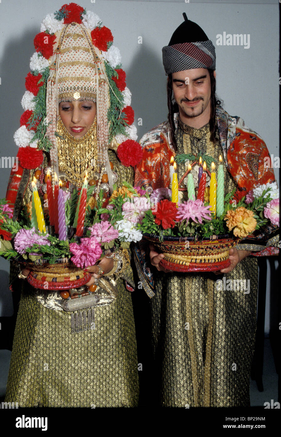 Para el novio y la Novia judía yemenita en sus atuendos tradicionales Foto de stock