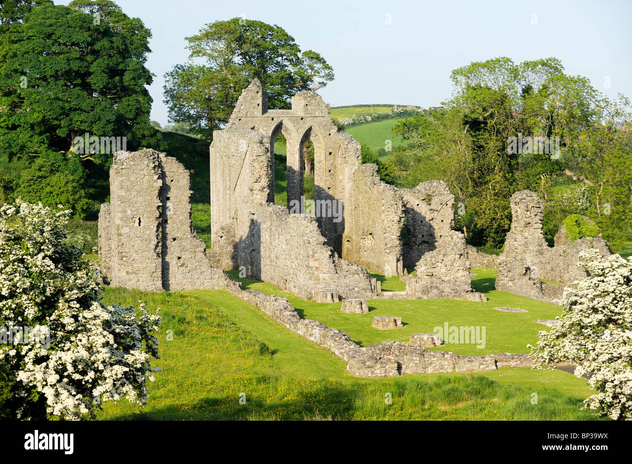 Abadía de pulgada cerca de Downpatrick, en el Condado de Down, Irlanda del Norte. Norman abadía cisterciense fundada 1180 por Juan de Courcy. Foto de stock