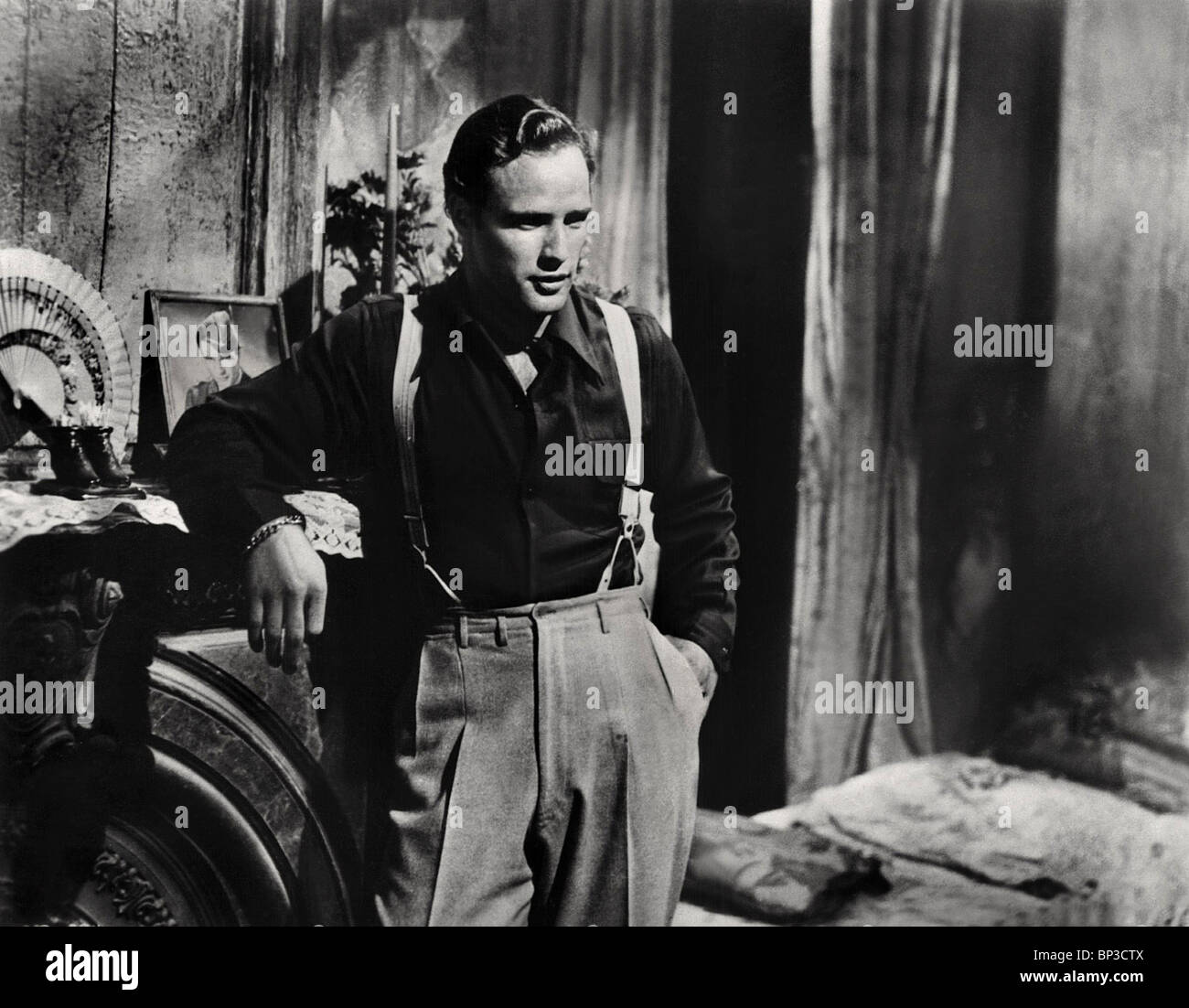 MARLON BRANDO Un tranvía llamado deseo (1951) Foto de stock