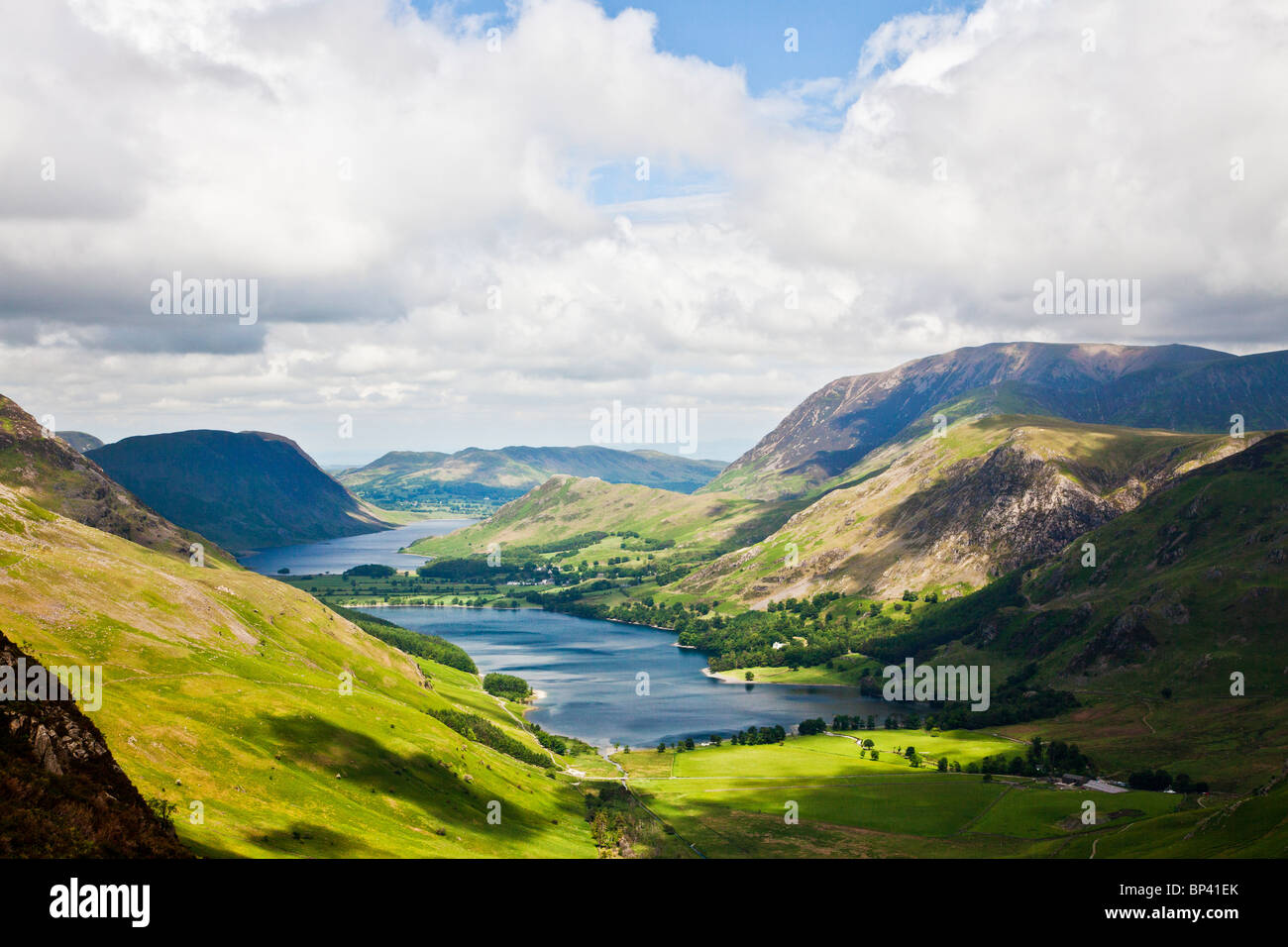 Vistas Buttermere & Crummock agua desde la ruta de un pajar, Lake District National Park, Cumbria, Inglaterra, Reino Unido. Foto de stock