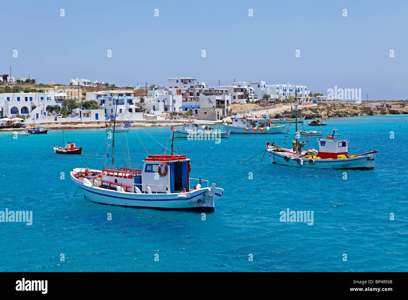 Barcos de pesca en el puerto, Isla de Koufonisi, Cyclades, islas del Egeo, Grecia Foto de stock