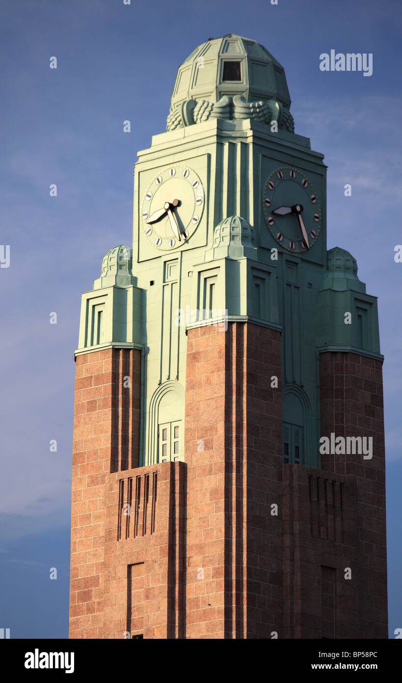 Finlandia, Helsinki, Estación de Tren, la torre del reloj, Foto de stock
